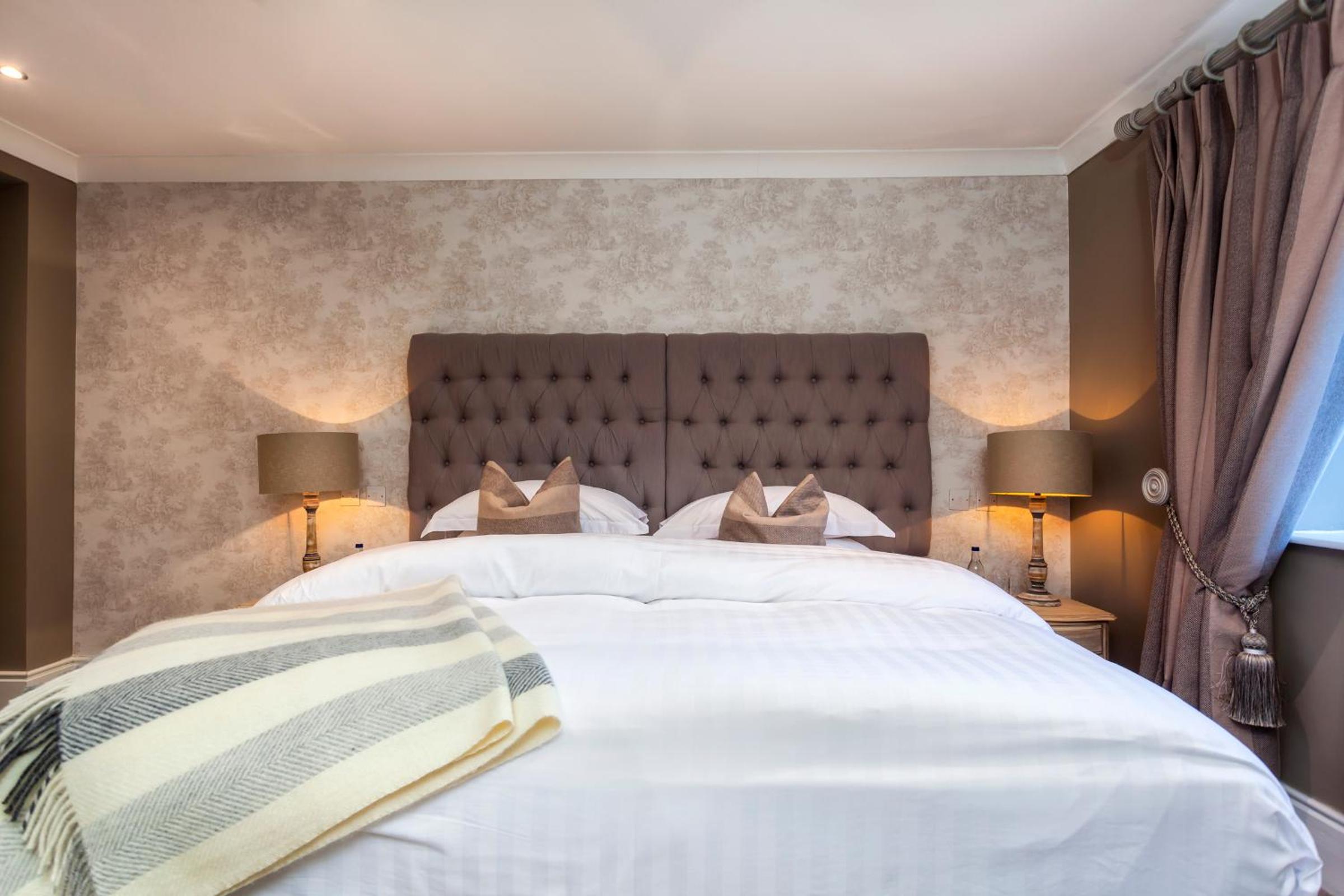 Deluxe Double Room - Photo 8
