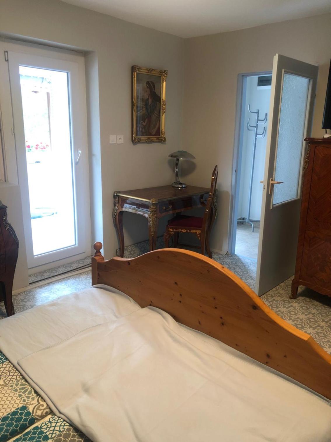 One-Bedroom Apartment - Photo 14