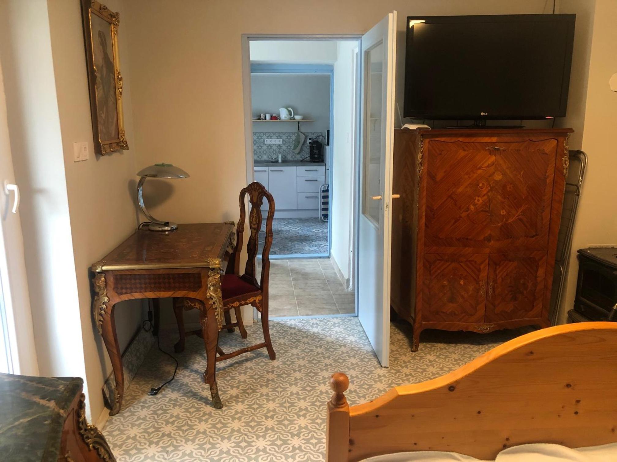 One-Bedroom Apartment - Photo 18