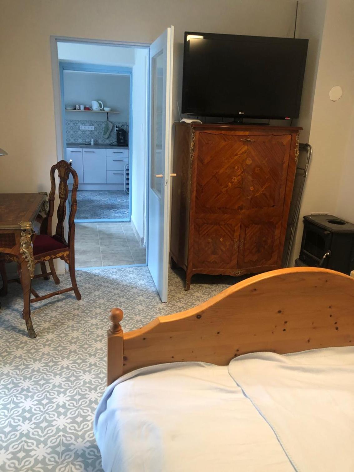 One-Bedroom Apartment - Photo 16