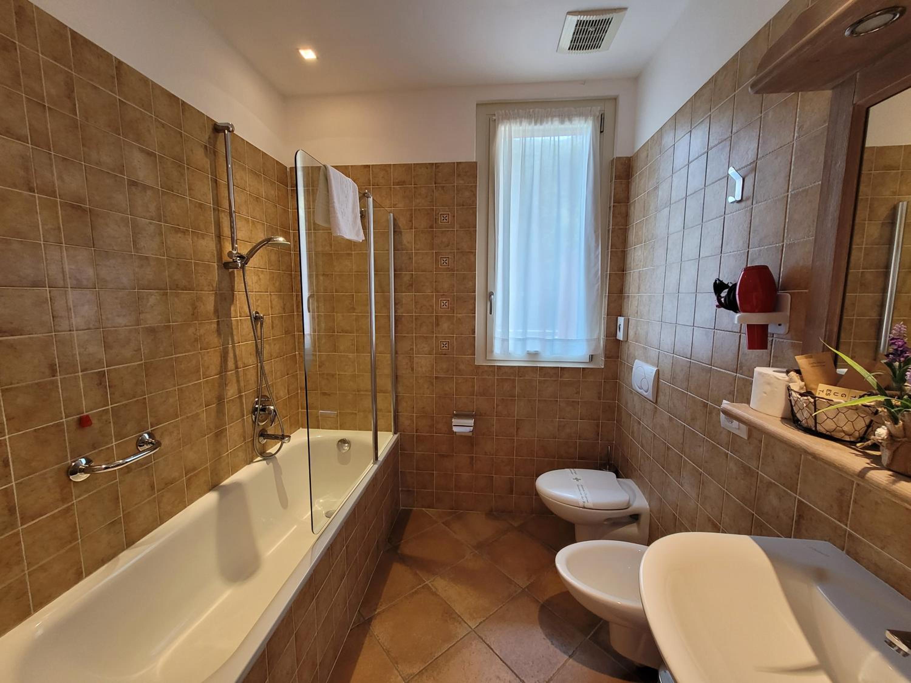 Superior King Room - Photo 2