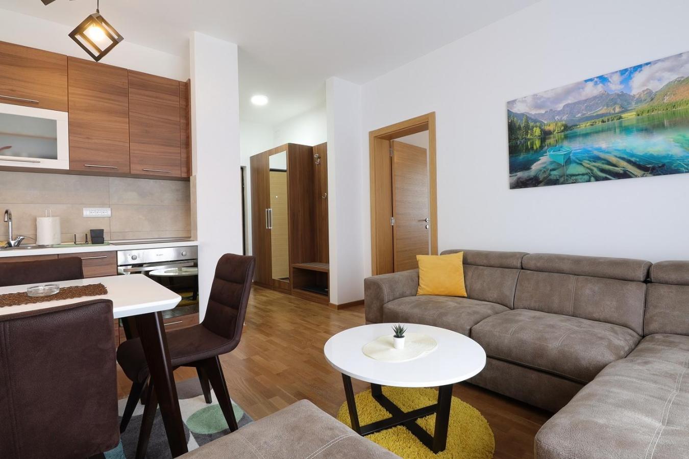 One-Bedroom Apartment - Photo 3
