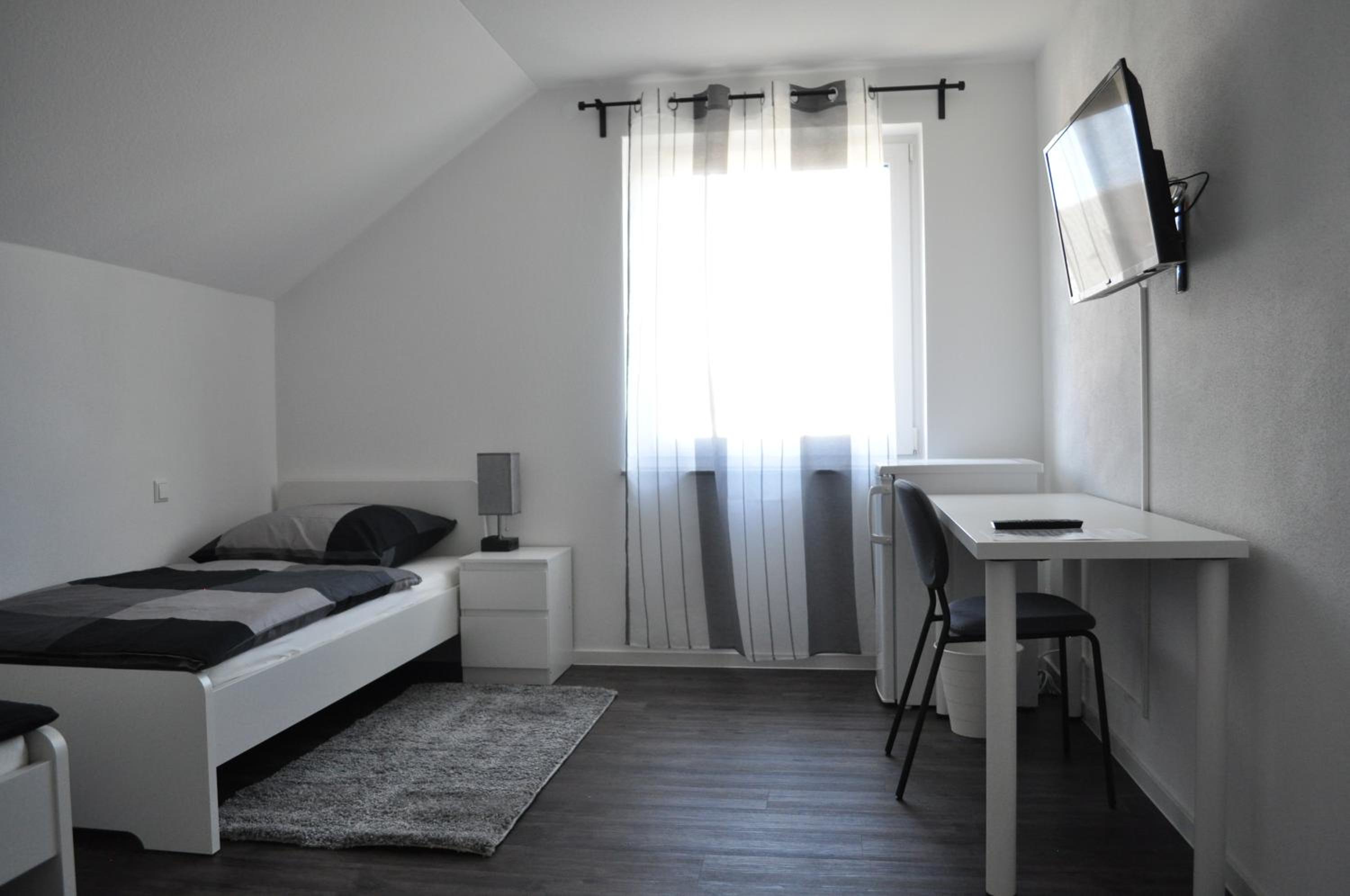 Double Room with Shared Bathroom photo 3