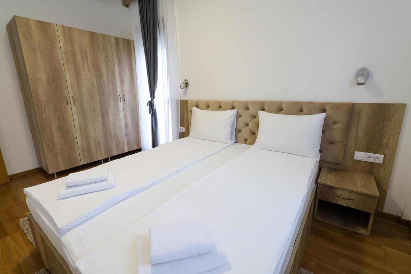 Deluxe Queen Suite - Photo 8