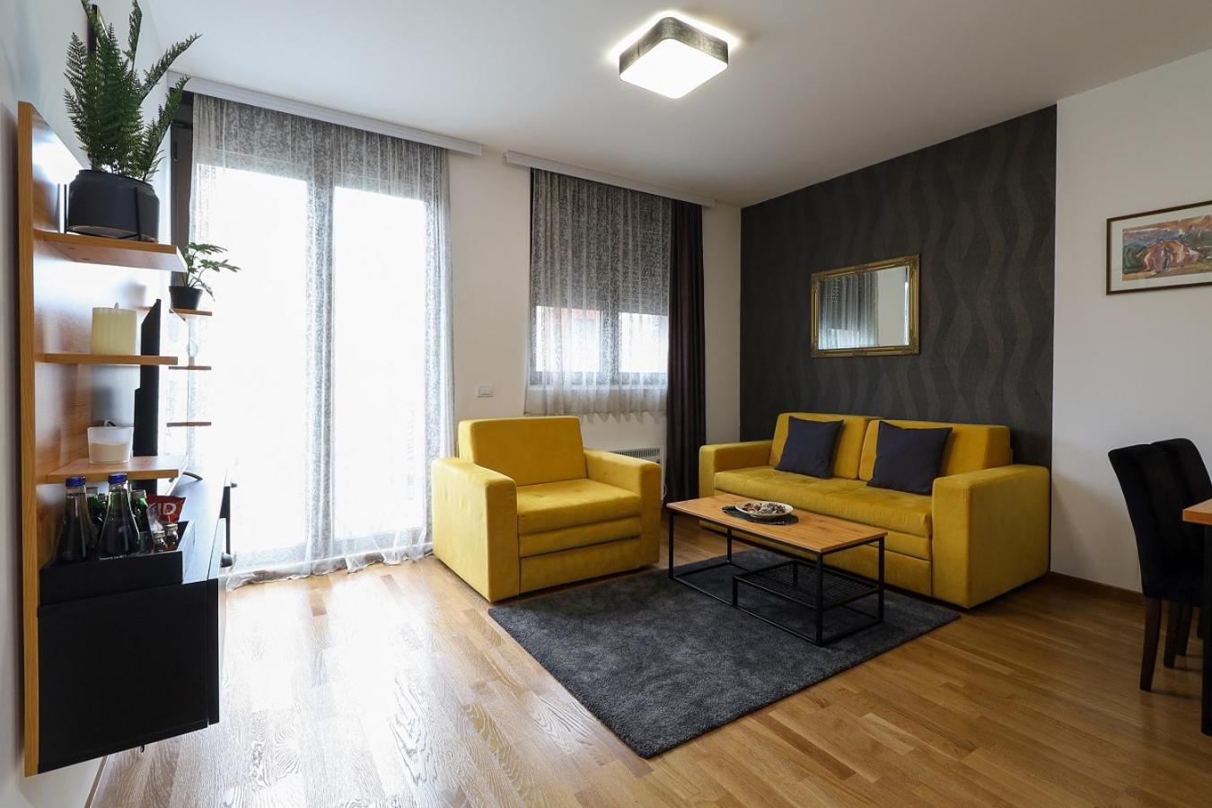 Deluxe Queen Suite - Photo 10