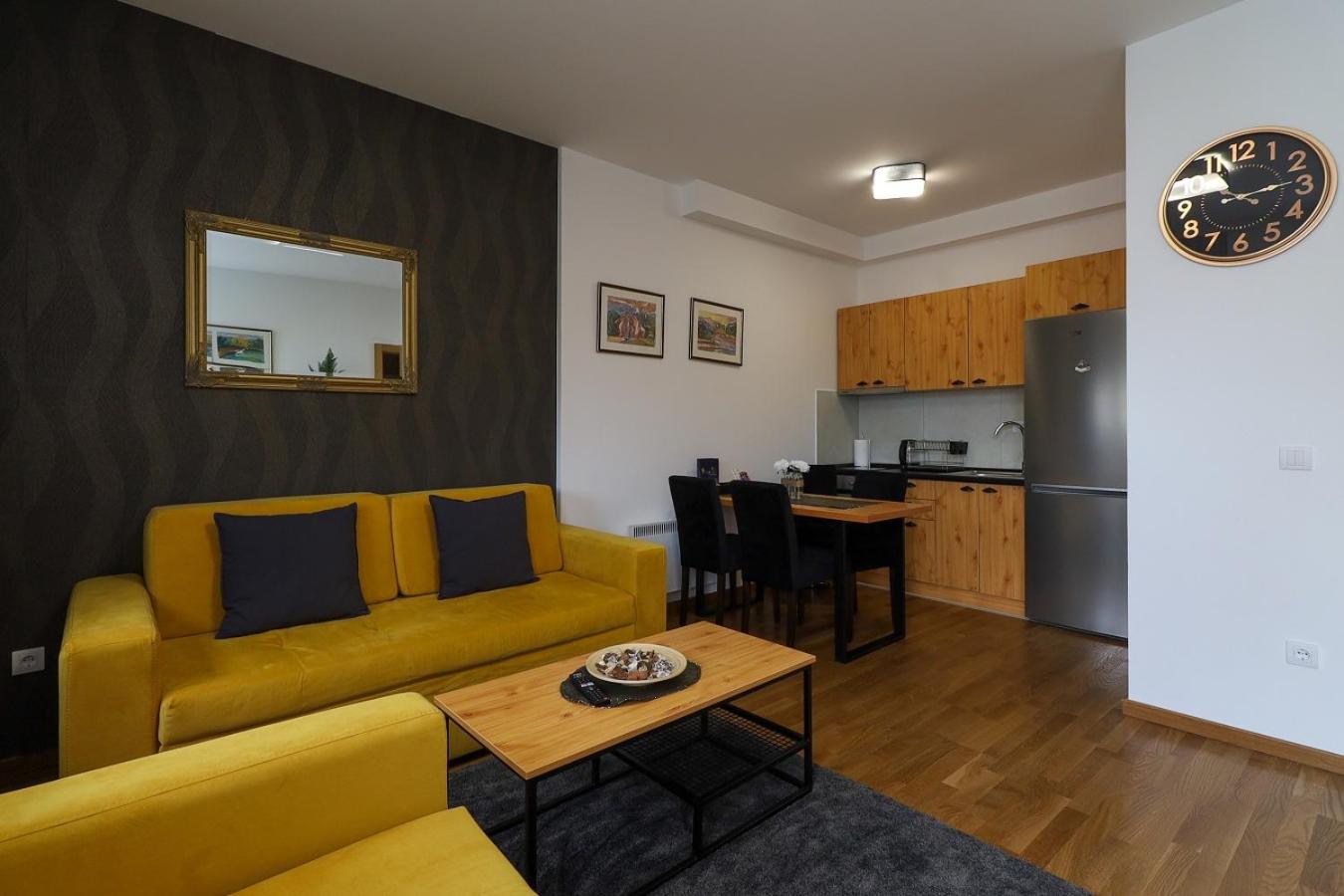 Deluxe Queen Suite - Photo 11