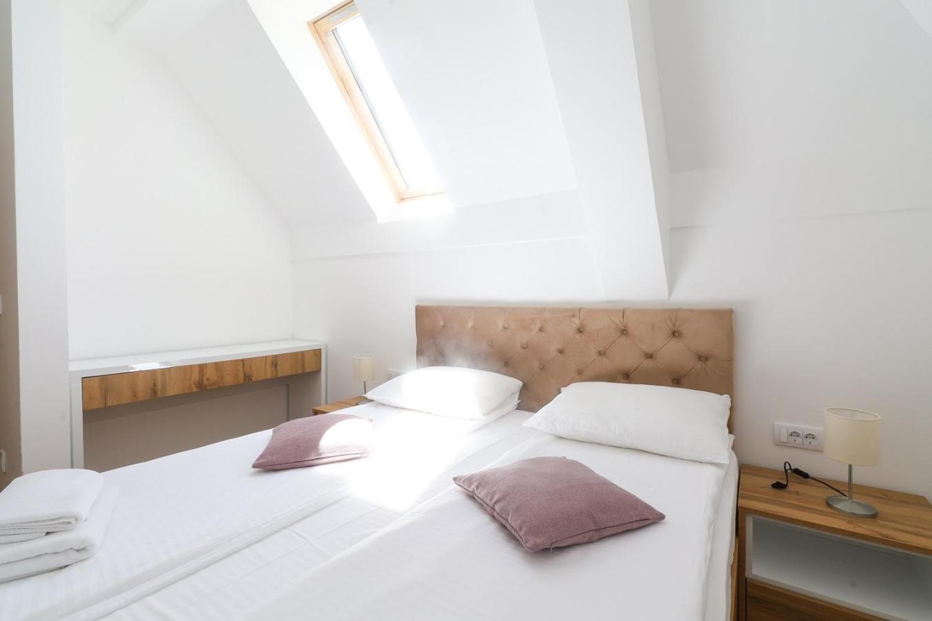 One-Bedroom Standard Apartment - Photo 20
