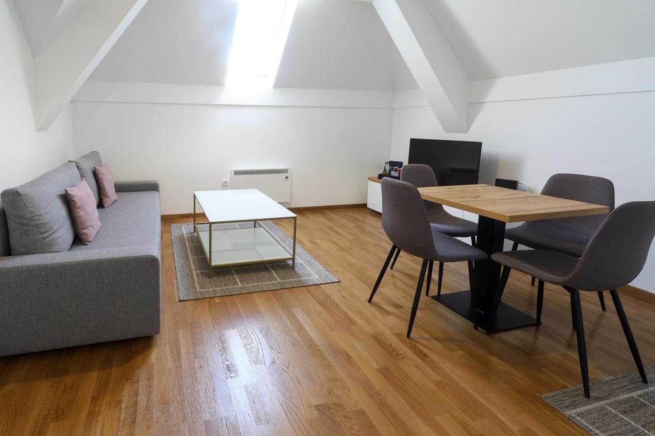 One-Bedroom Standard Apartment - Photo 22