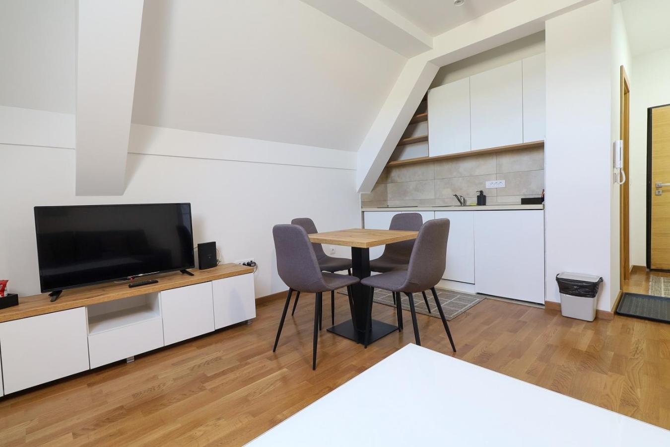One-Bedroom Standard Apartment - Photo 25