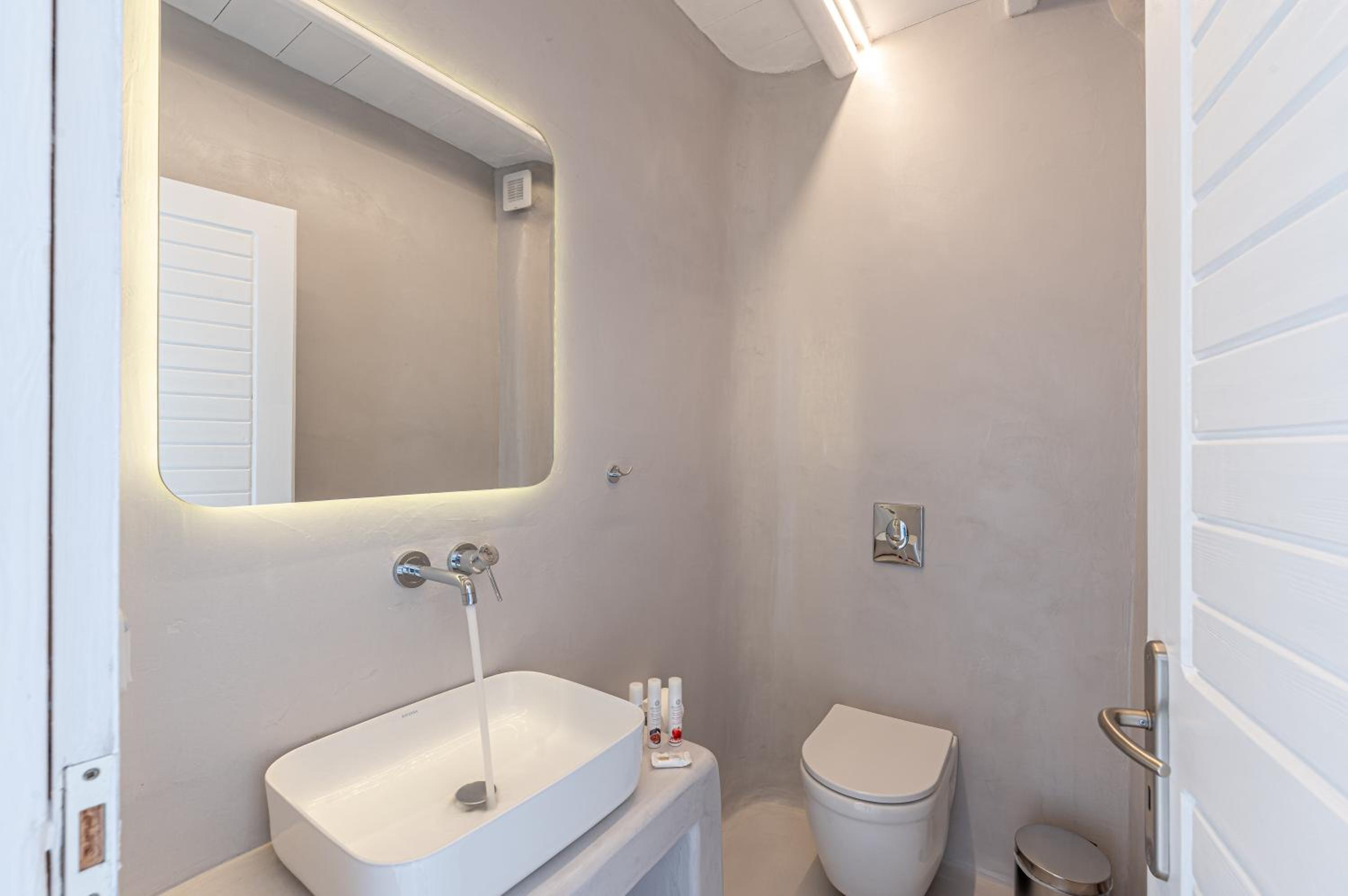 Four-Bedroom Villa with Private Pool - Photo 26