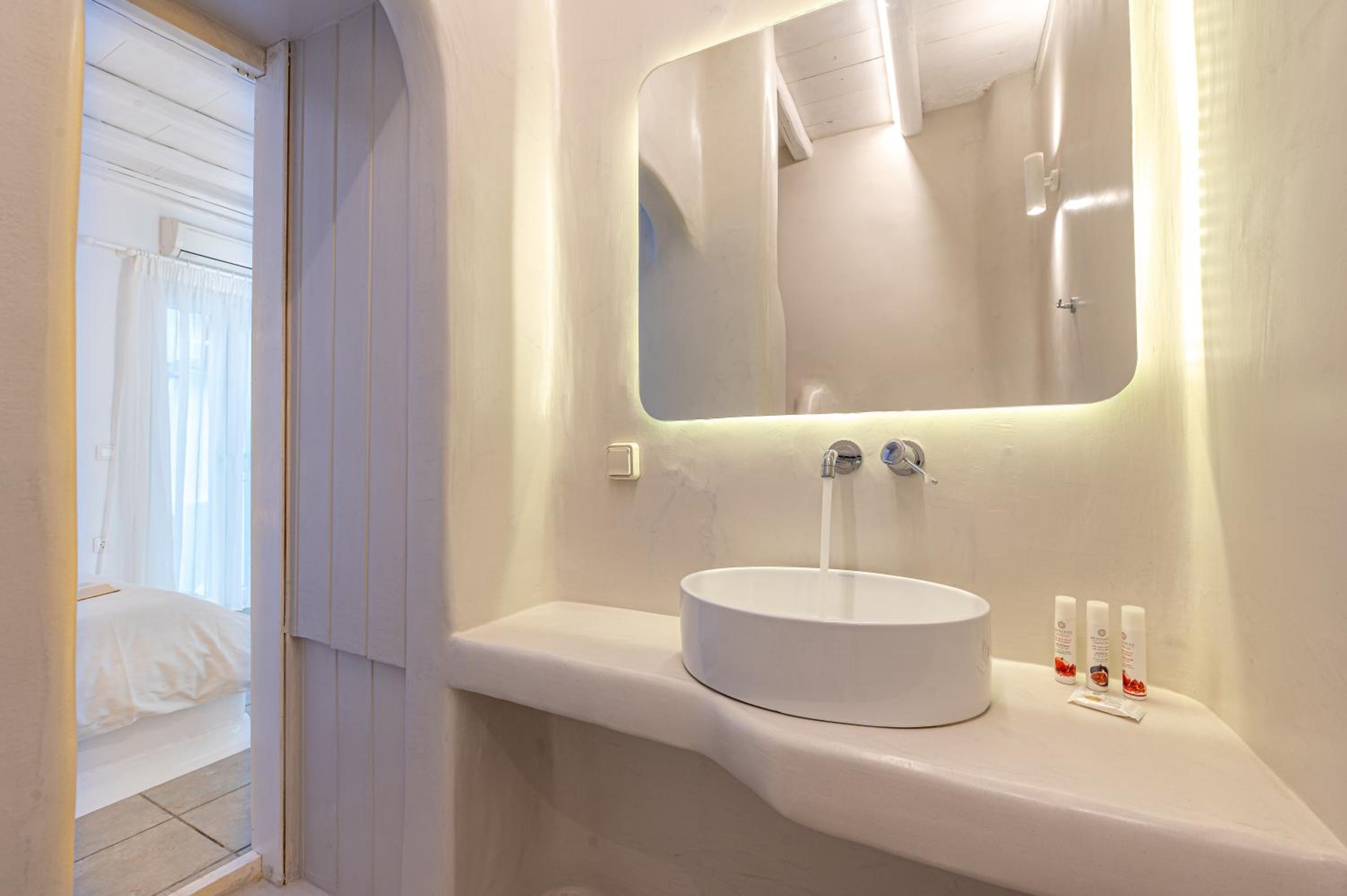Four-Bedroom Villa with Private Pool - Photo 31