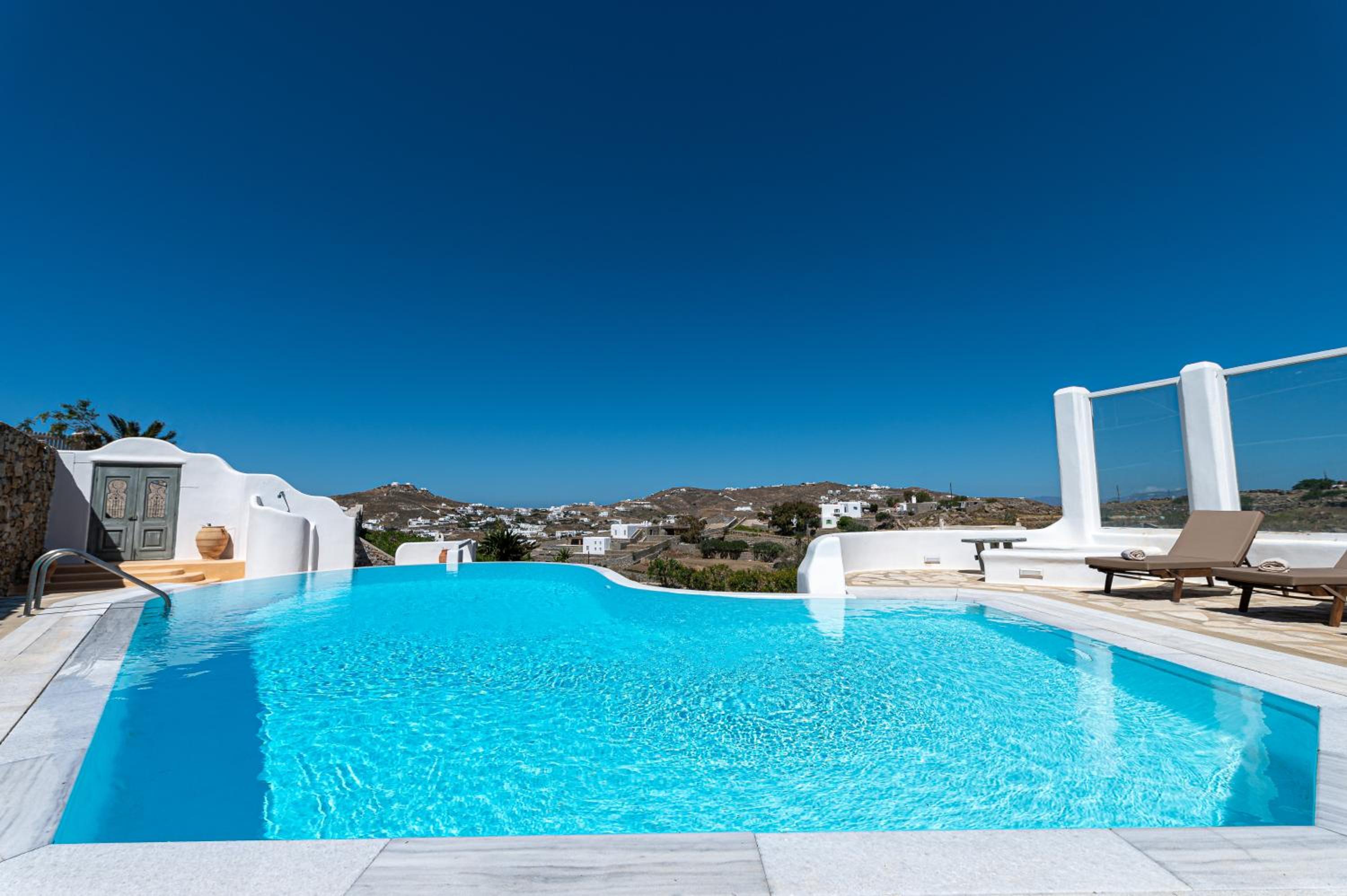 Four-Bedroom Villa with Private Pool - Photo 13