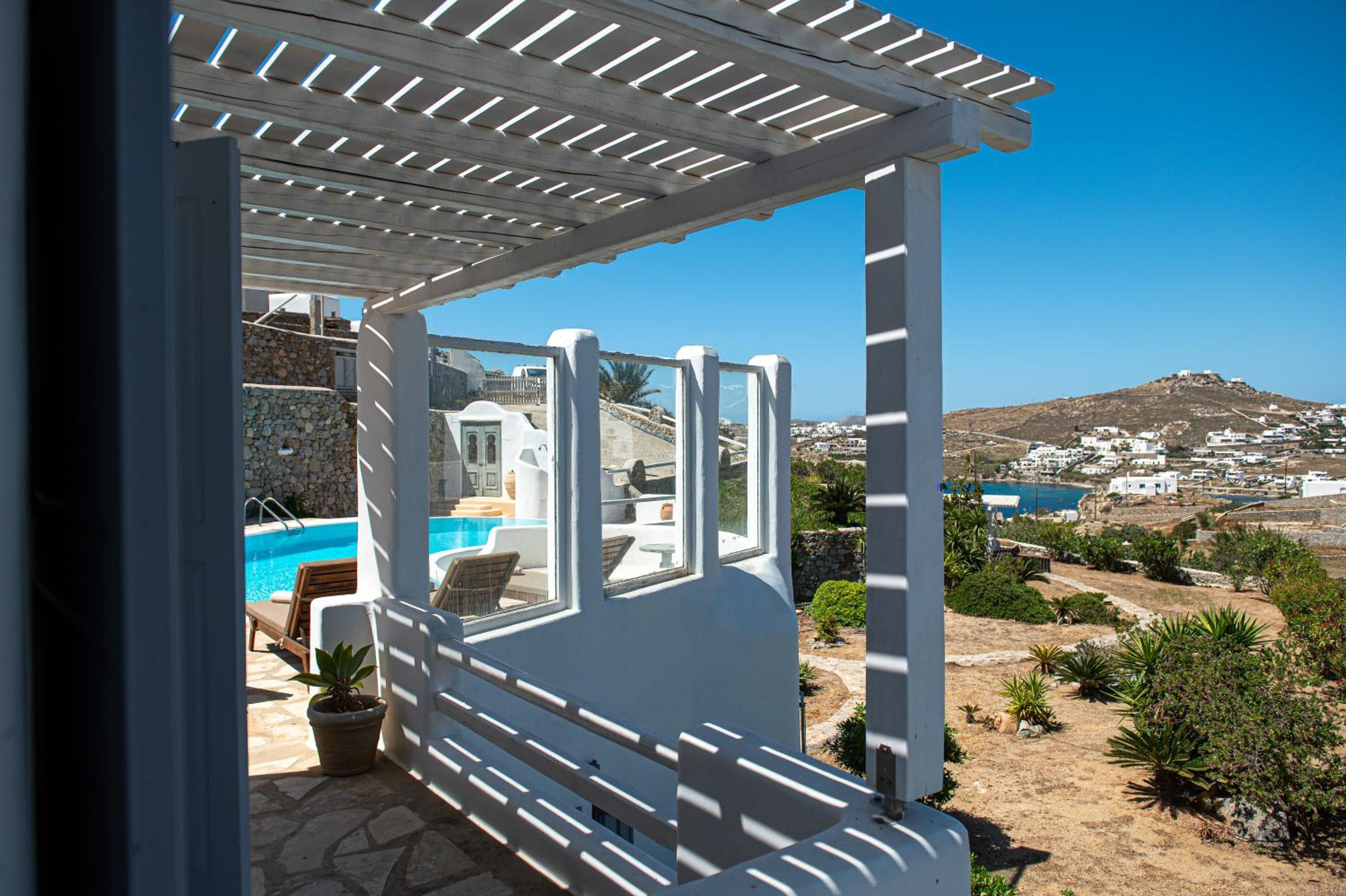 Four-Bedroom Villa with Private Pool - Photo 6
