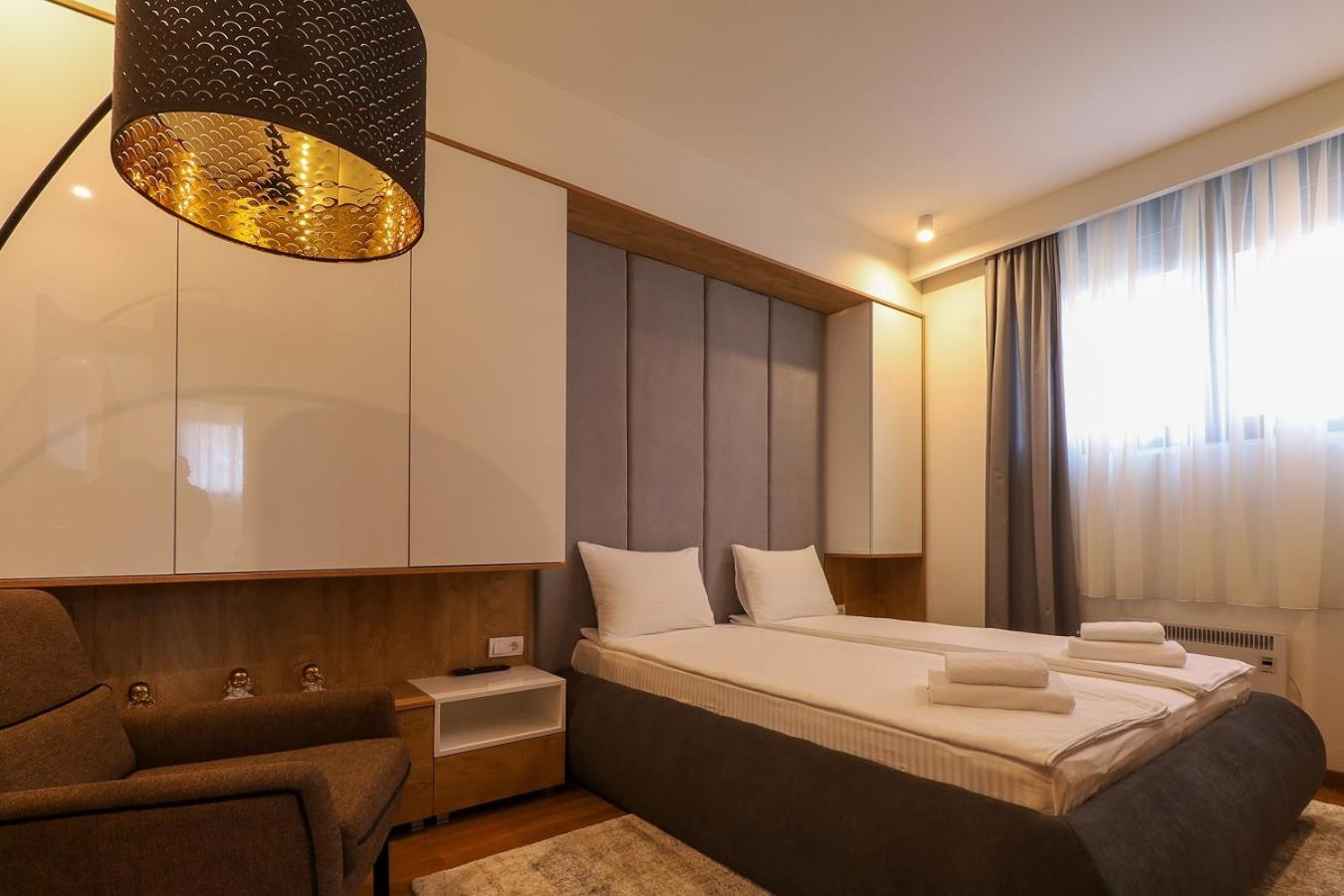 Deluxe Queen Suite - Photo 93