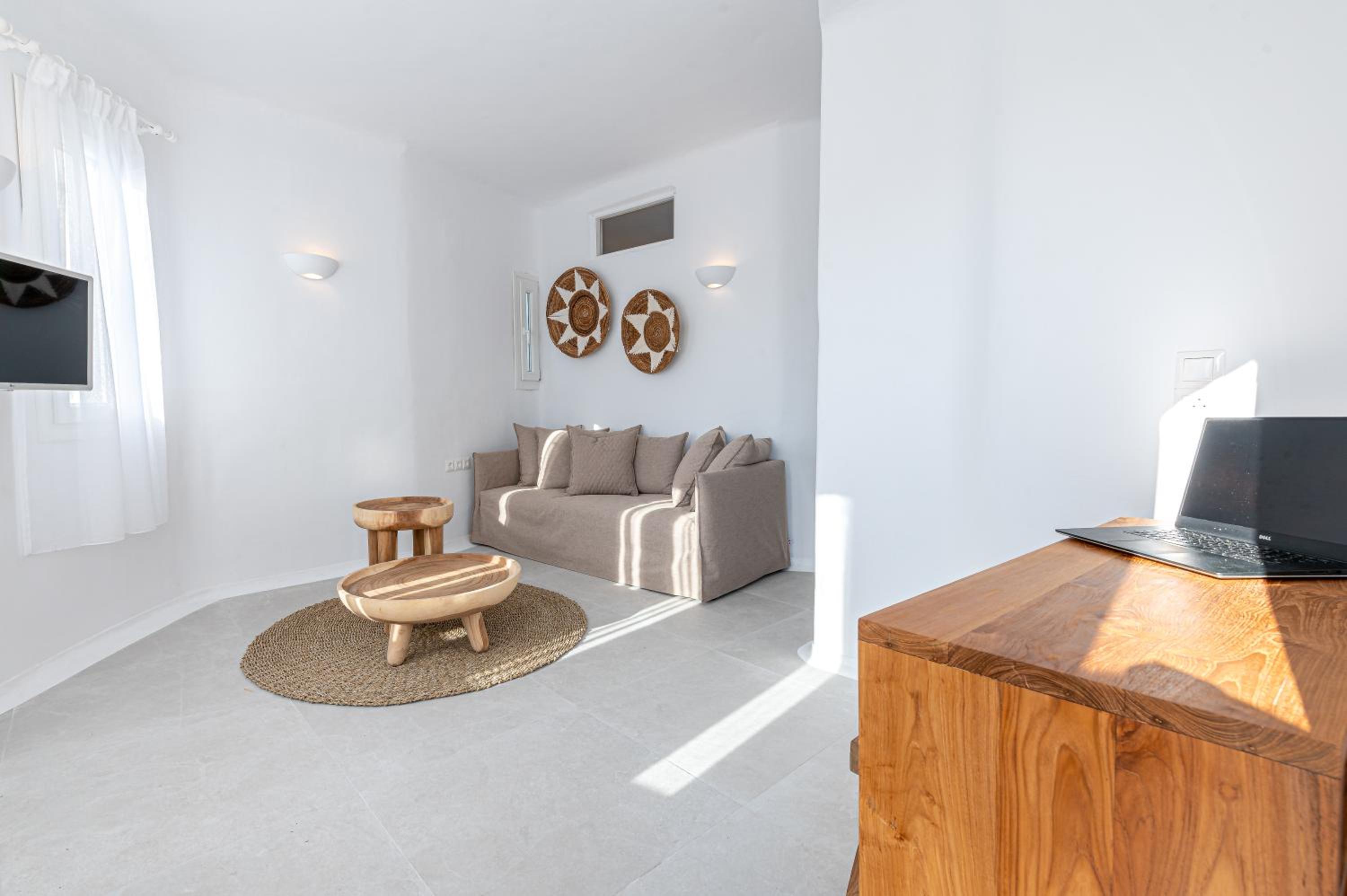 Four-Bedroom Villa with Private Pool - Photo 21