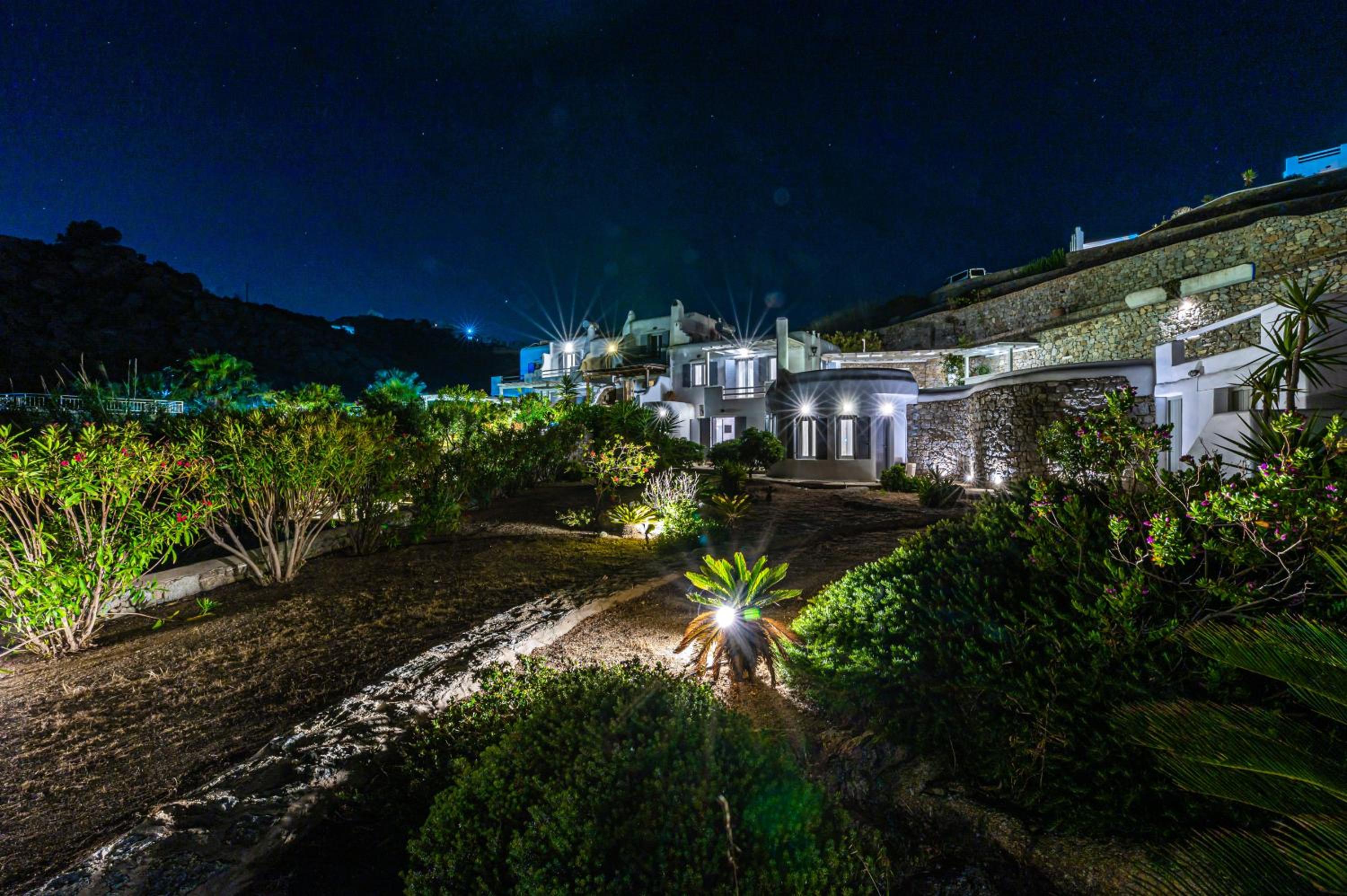 Four-Bedroom Villa with Private Pool - Photo 4