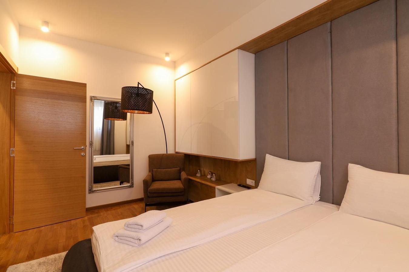 Deluxe Queen Suite - Photo 98