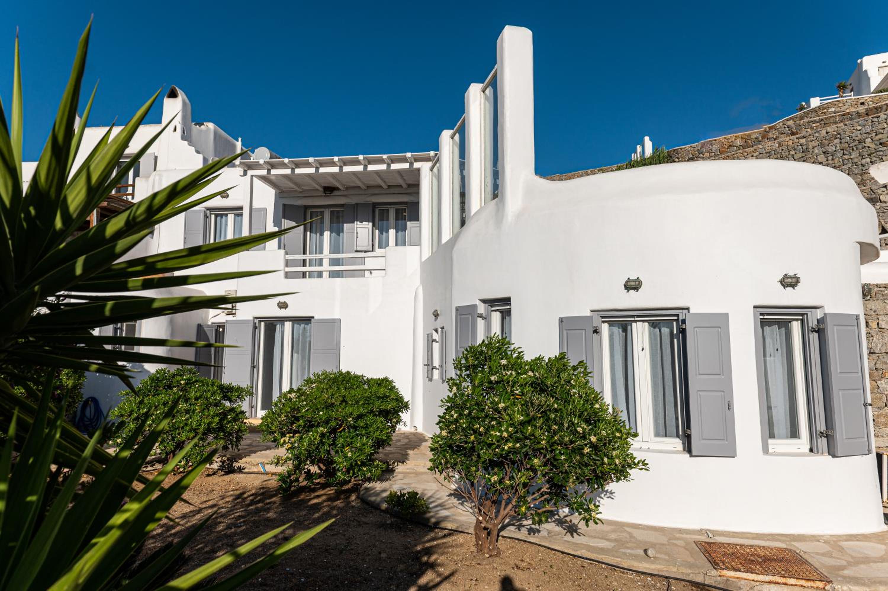 Four-Bedroom Villa with Private Pool - Photo 8