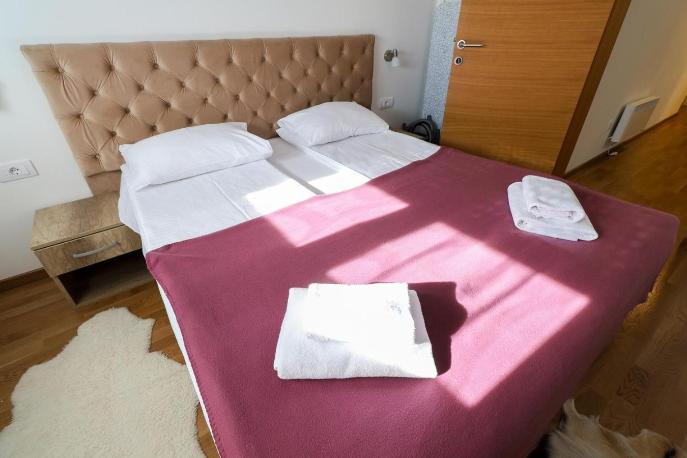 Deluxe Queen Suite - Photo 14