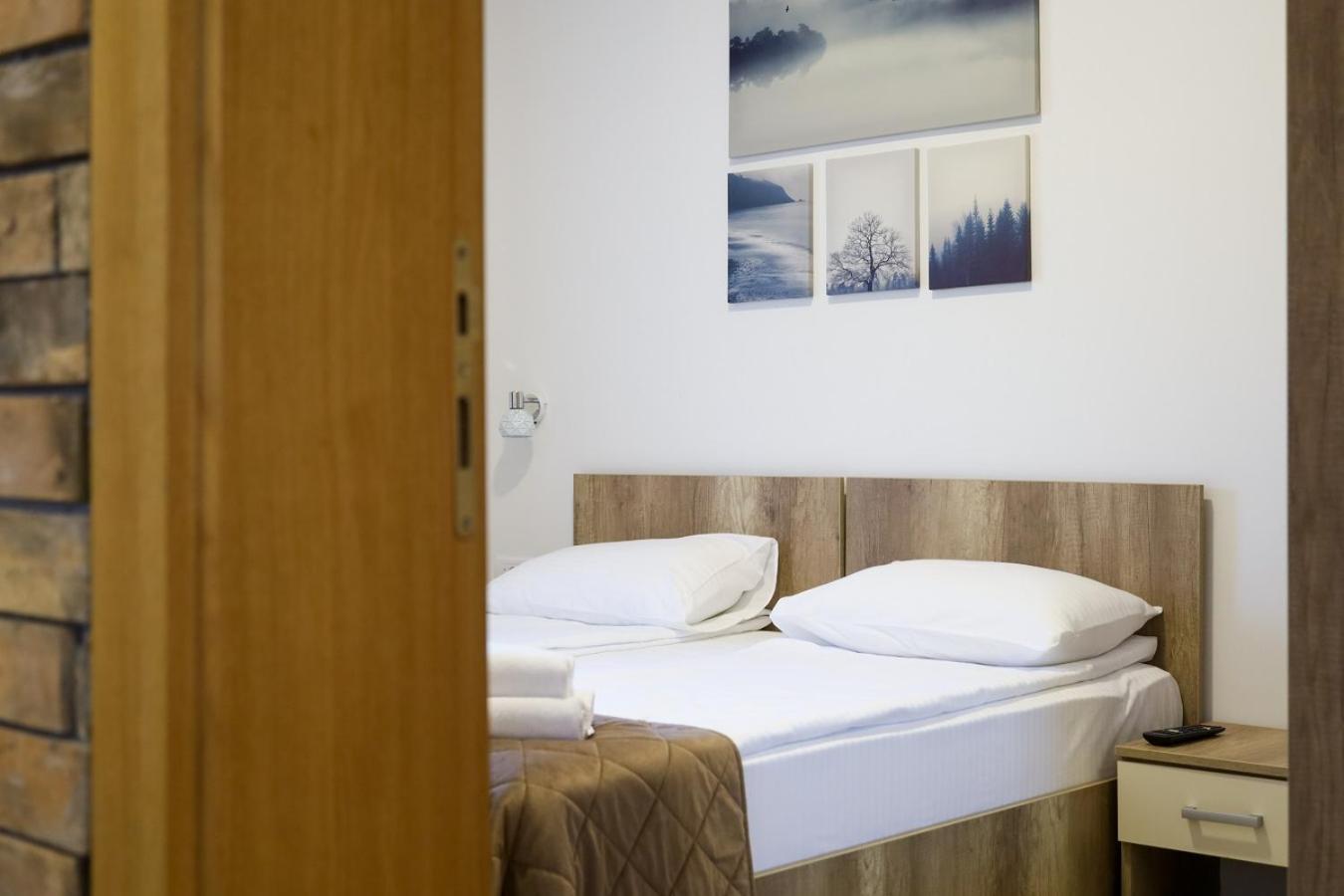 Deluxe Queen Suite - Photo 15