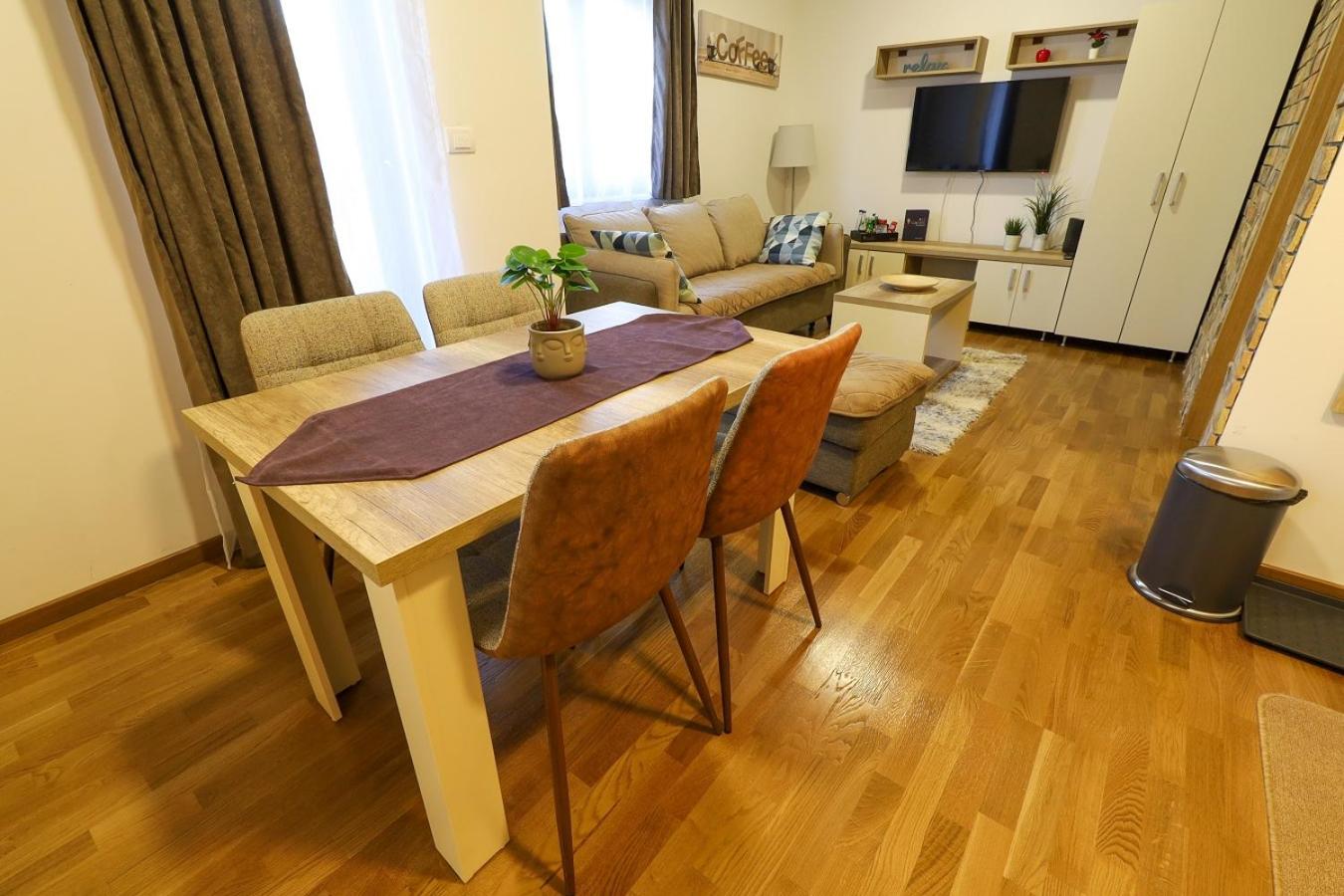 Deluxe Queen Suite - Photo 16