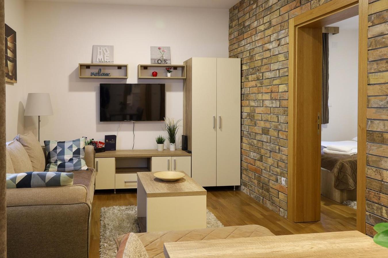 Deluxe Queen Suite - Photo 22