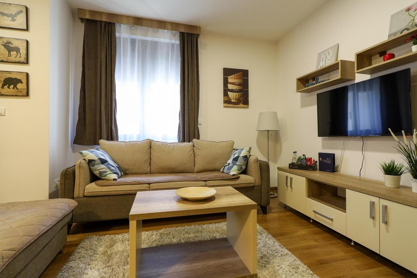 Deluxe Queen Suite - Photo 23