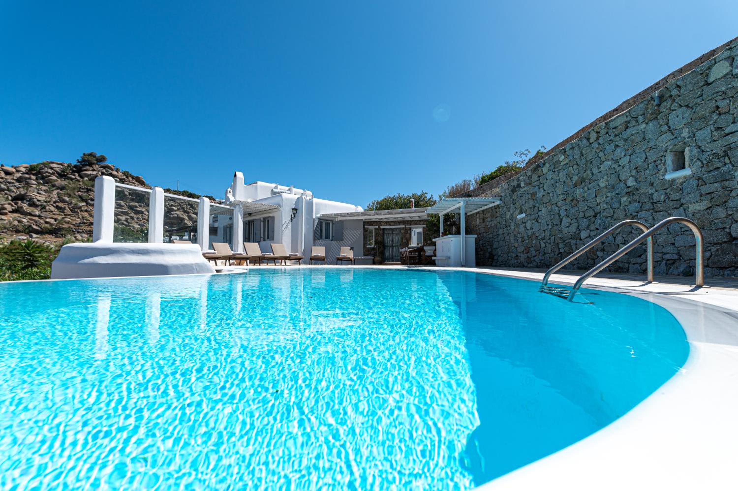 Four-Bedroom Villa with Private Pool - Photo 10