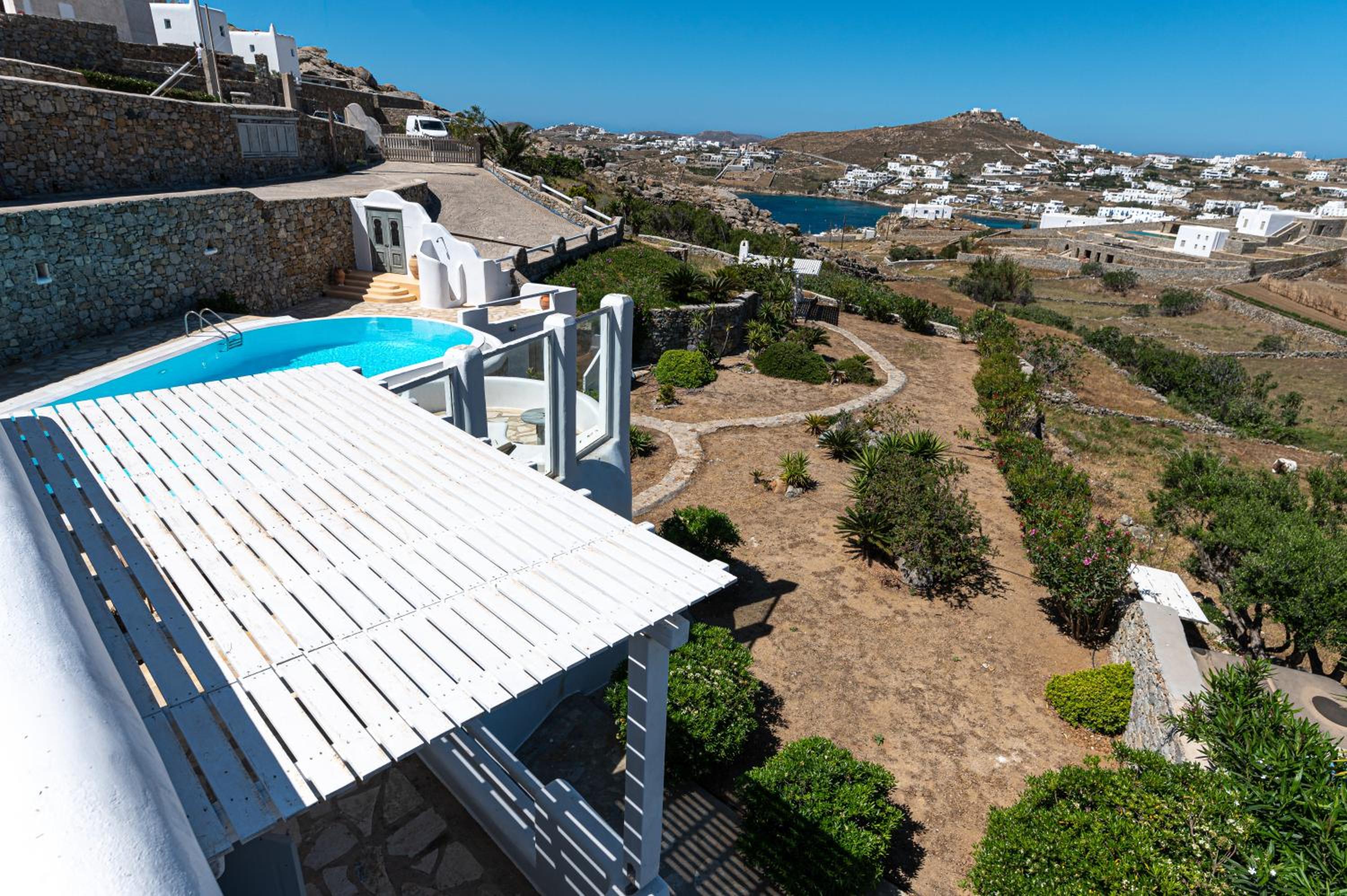 Four-Bedroom Villa with Private Pool - Photo 40