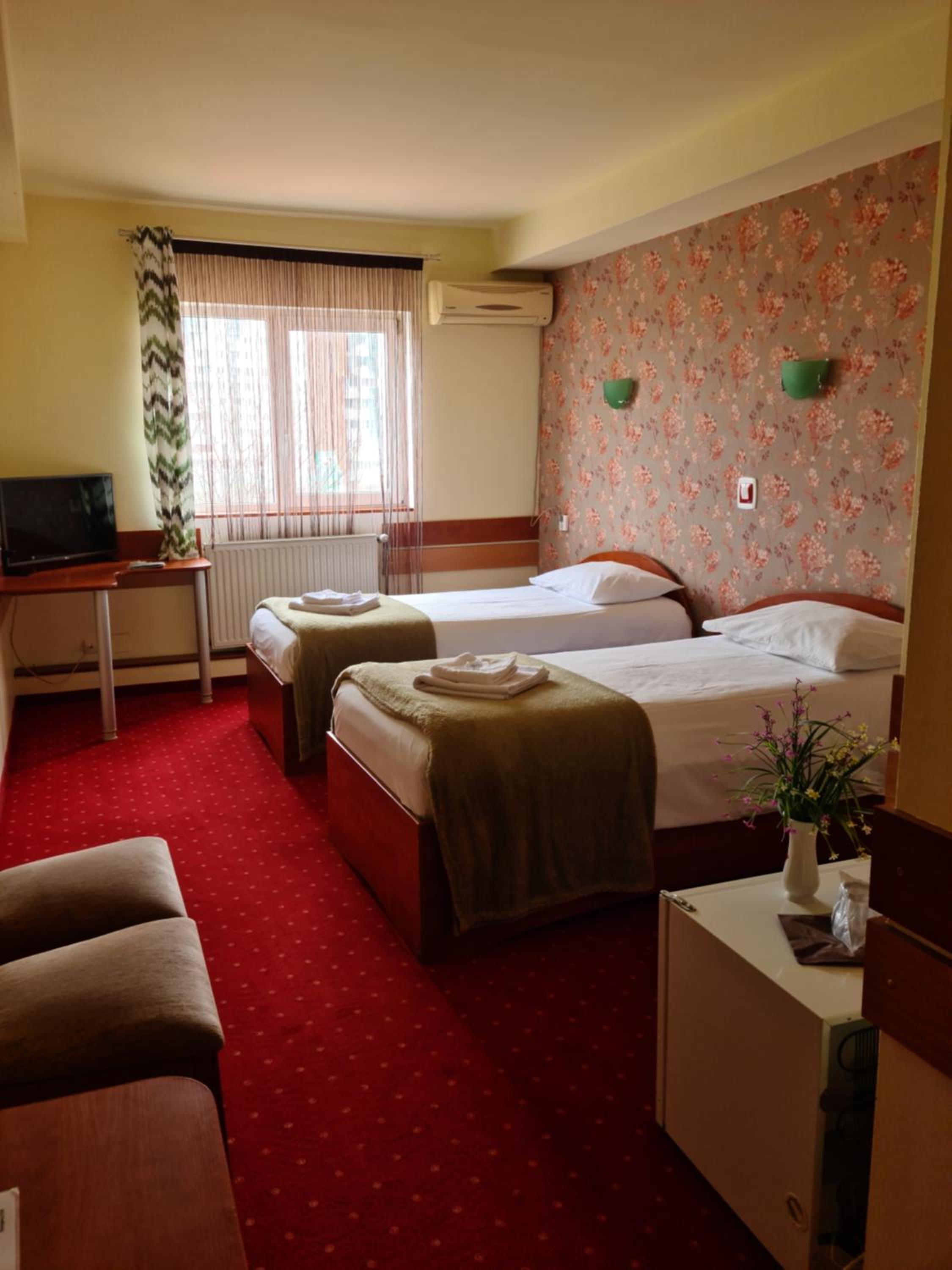 Twin Room - Photo 1