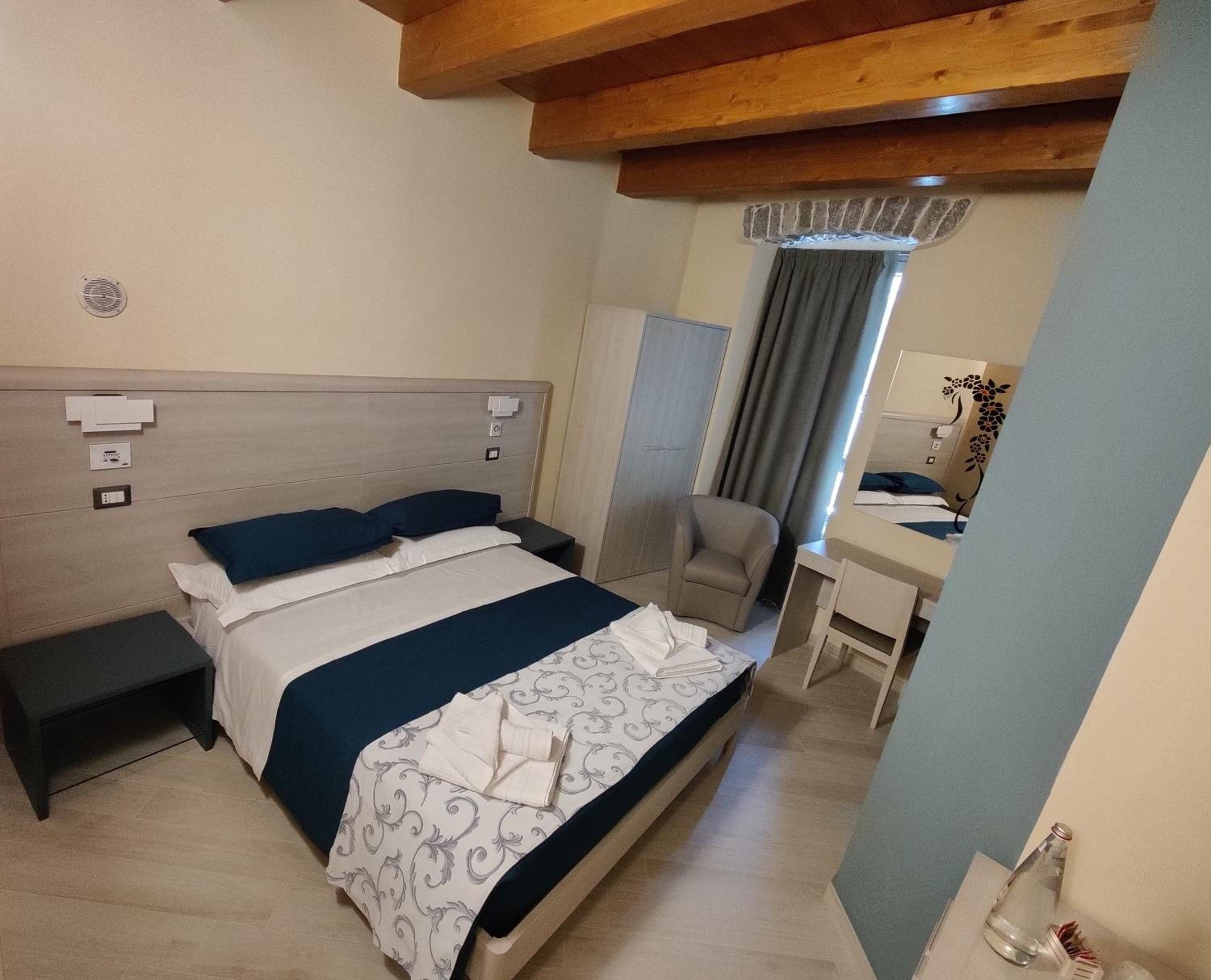 Deluxe Double Room photo 3