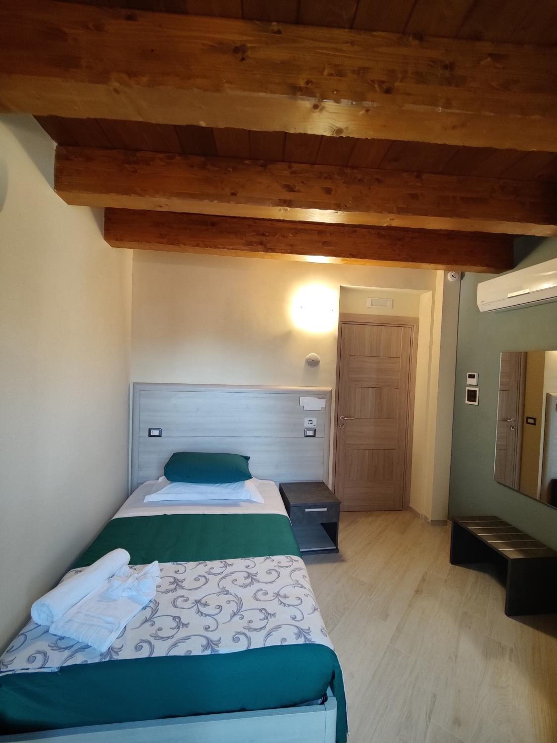 Single Room with Balcony photo 3