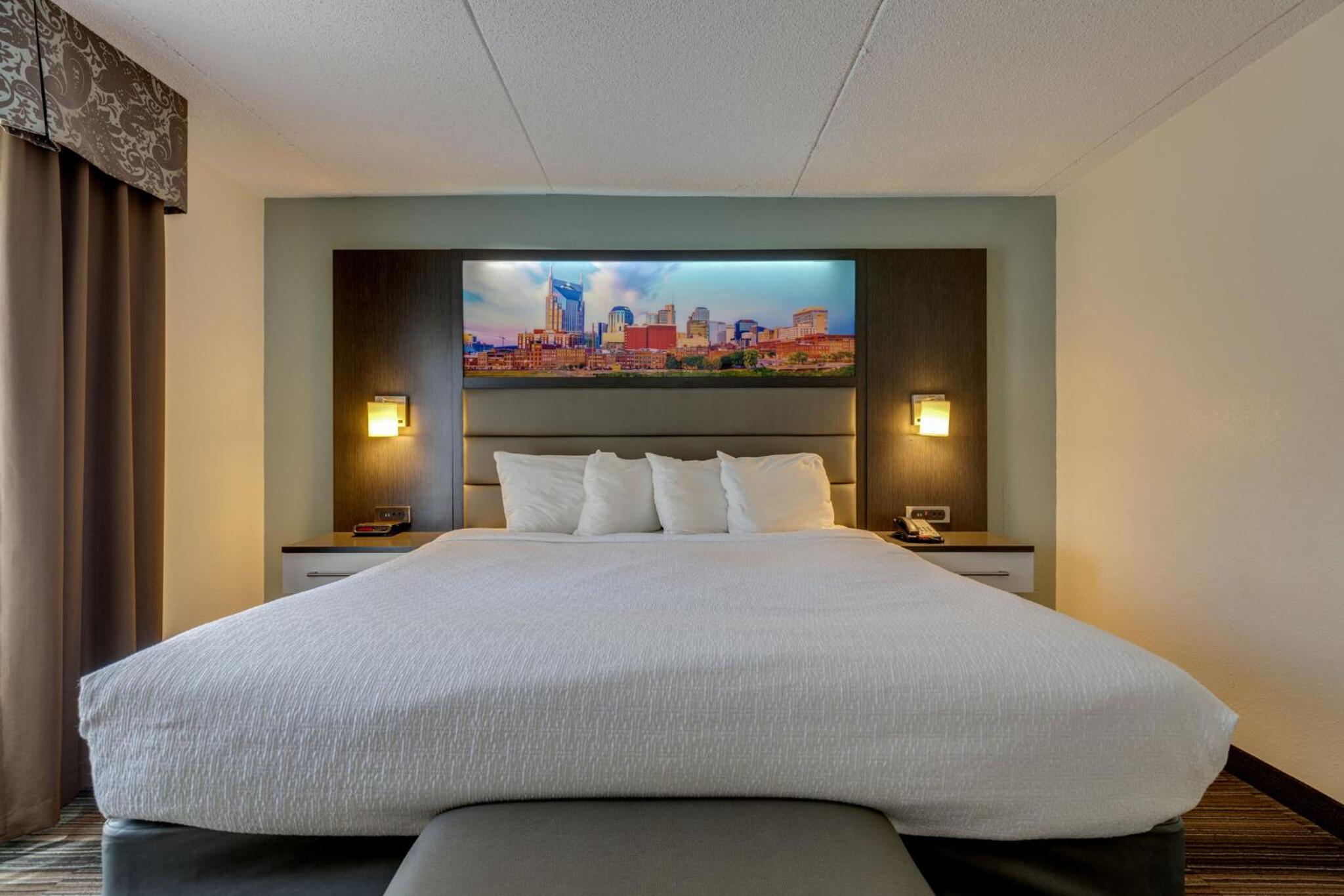 Executive Suite (Complimentary Happy Hour M-Sa) at Club Hotel Nashville Inn & Suites in Nashville