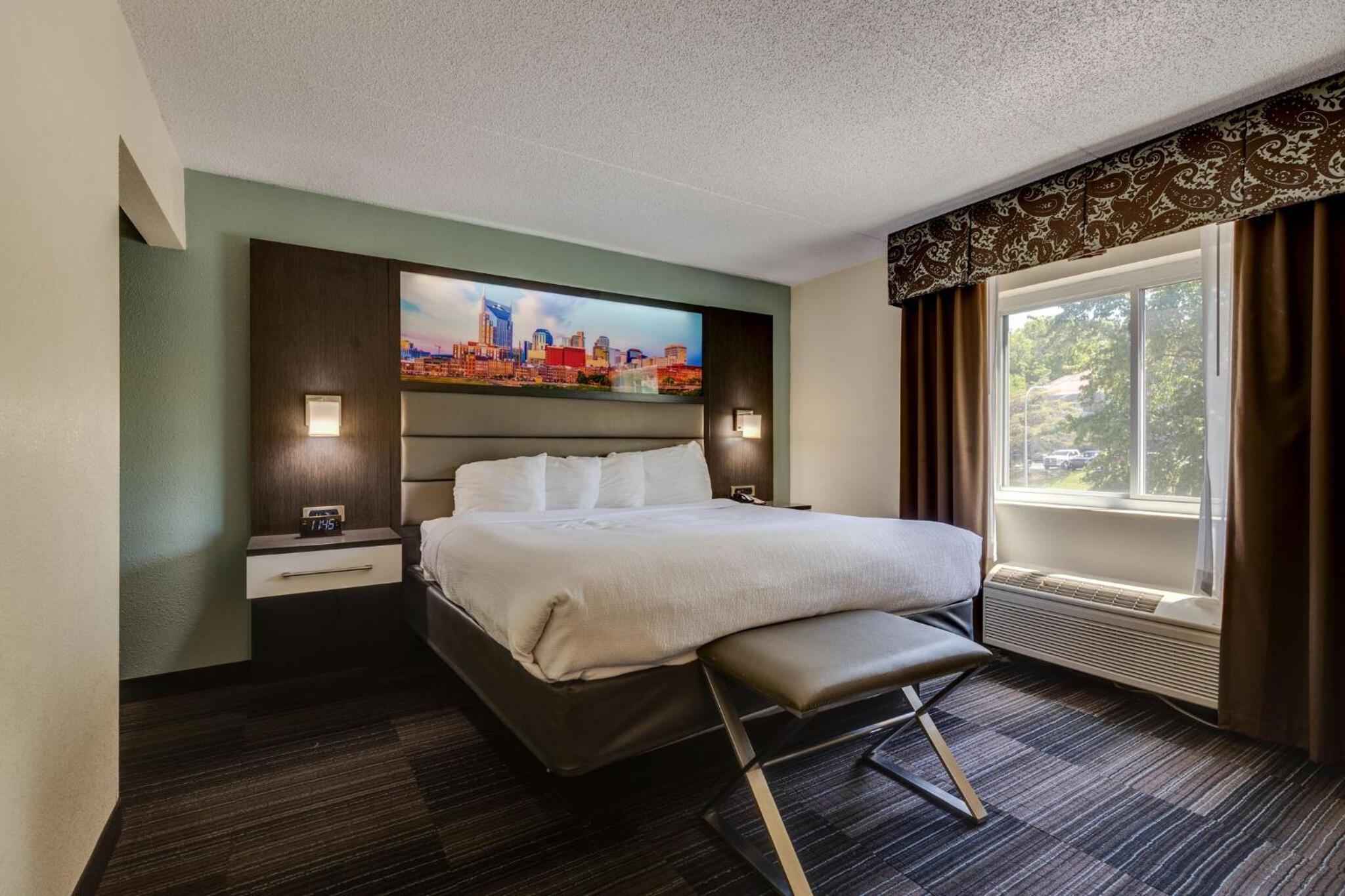 Two Queen Beds with Balcony/Patio (Complimentary Happy Hour M-Sa)