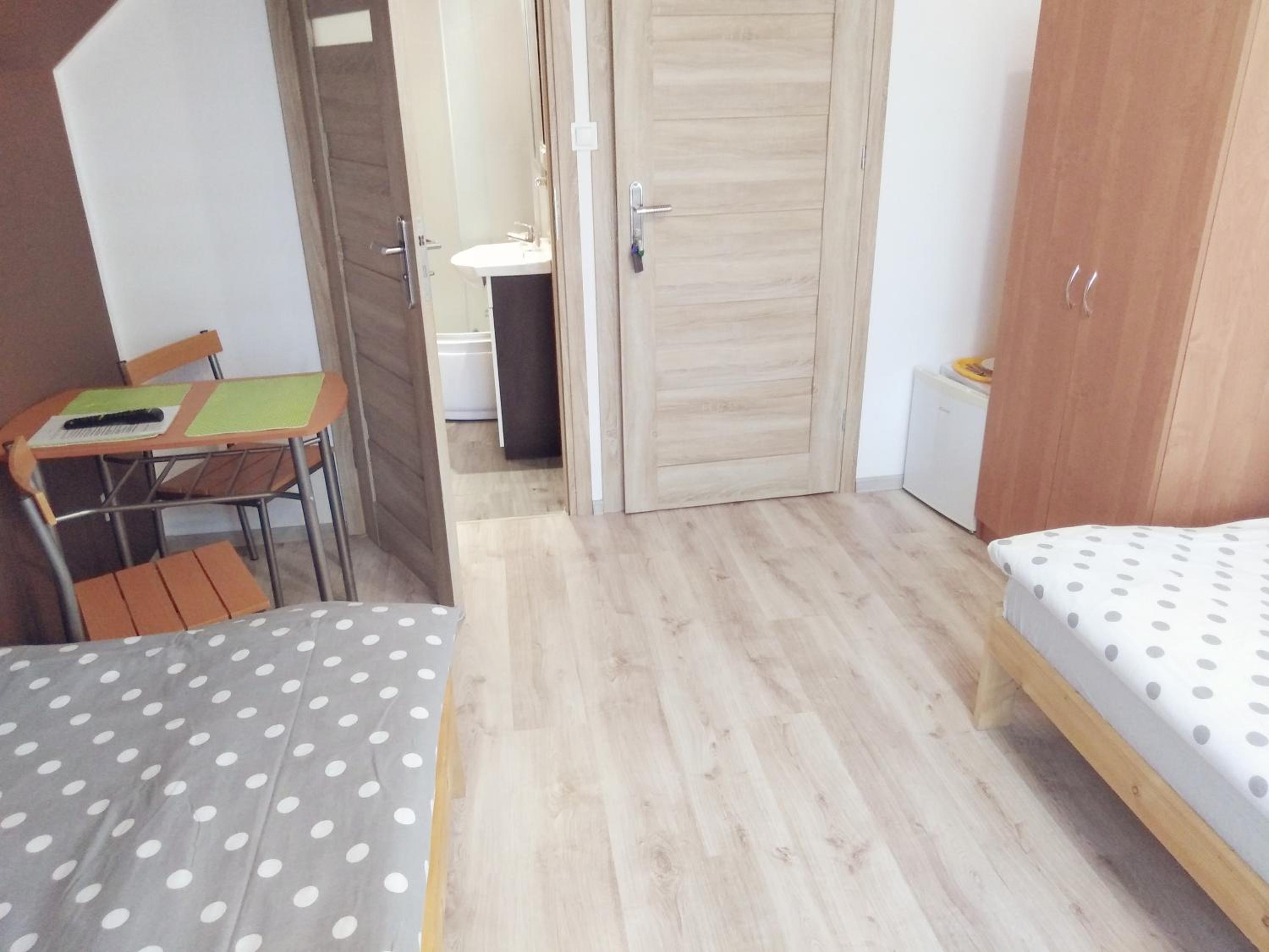 Twin Room with Private Bathroom photo 2