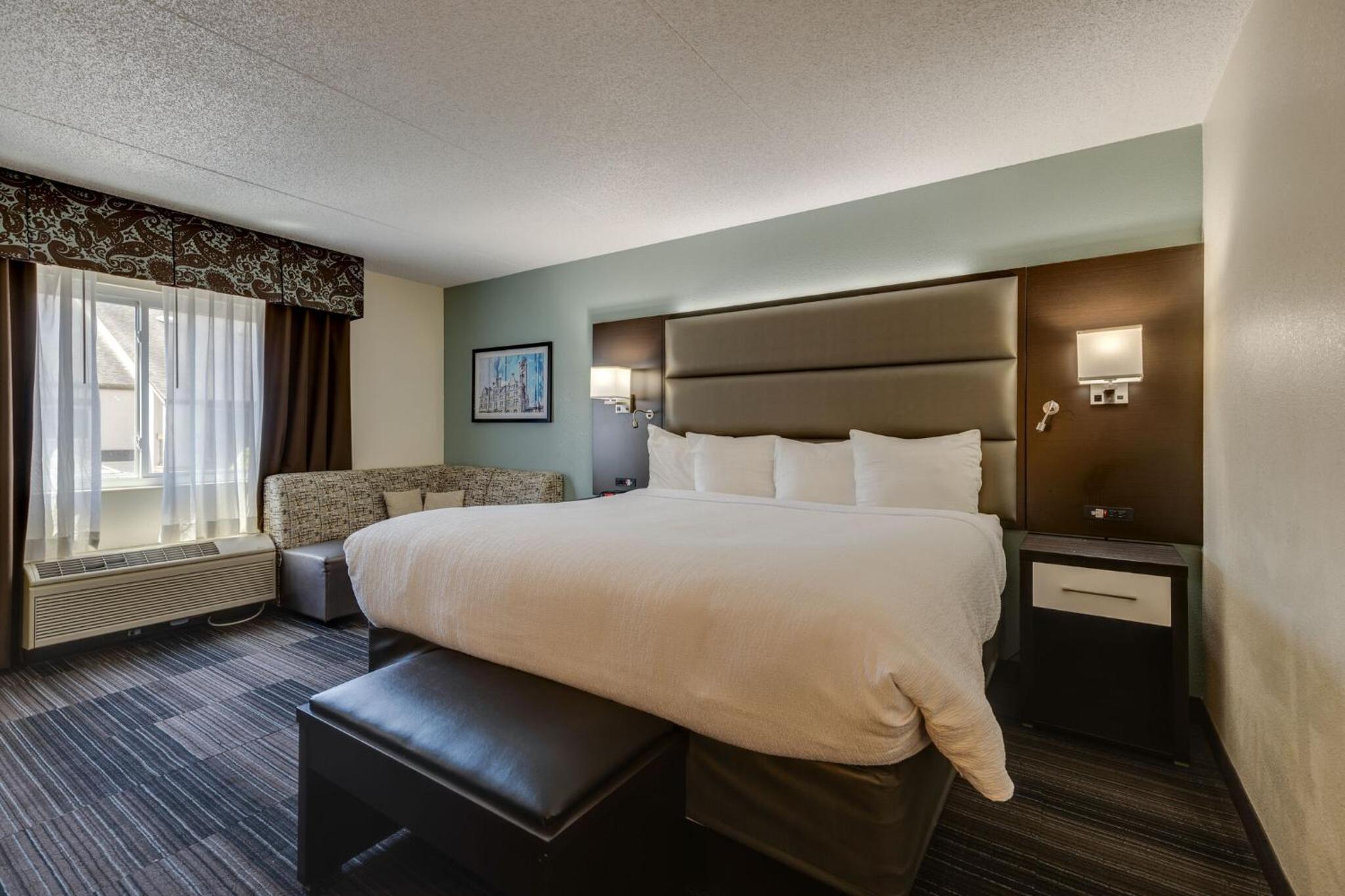 King Room (Complimentary Happy Hour M-Sa) at Club Hotel Nashville Inn & Suites in Nashville