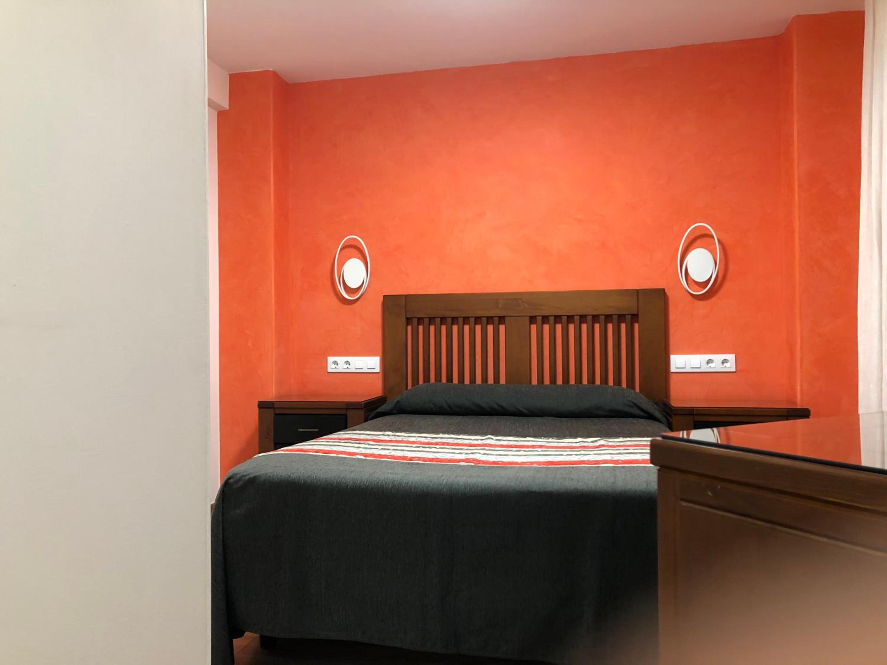 One-Bedroom Apartment - Photo 3