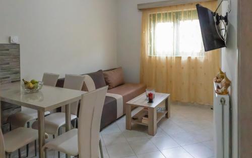 One-Bedroom Apartment - Photo 7