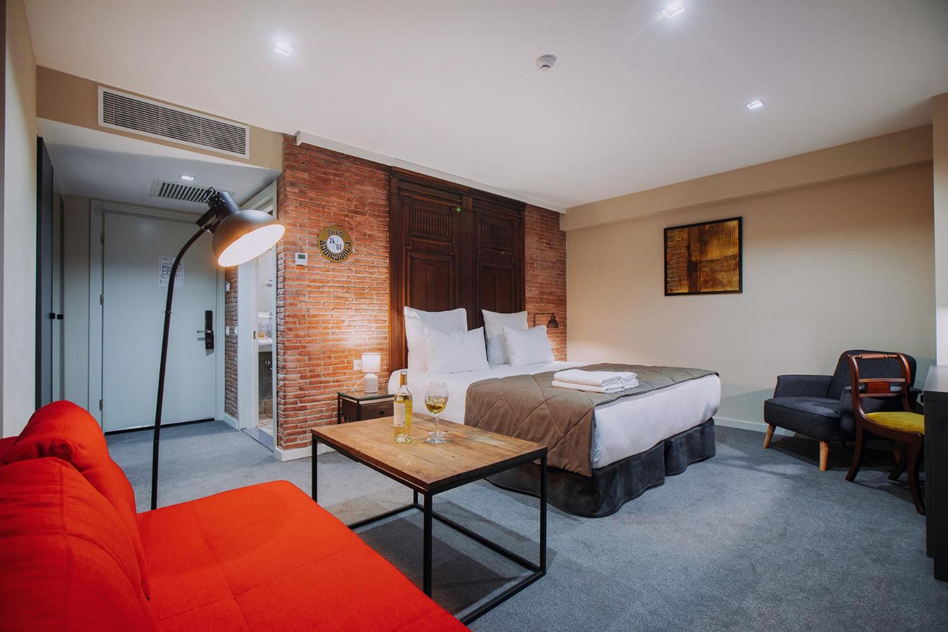 Double or Twin Room with Balcony - Photo 2