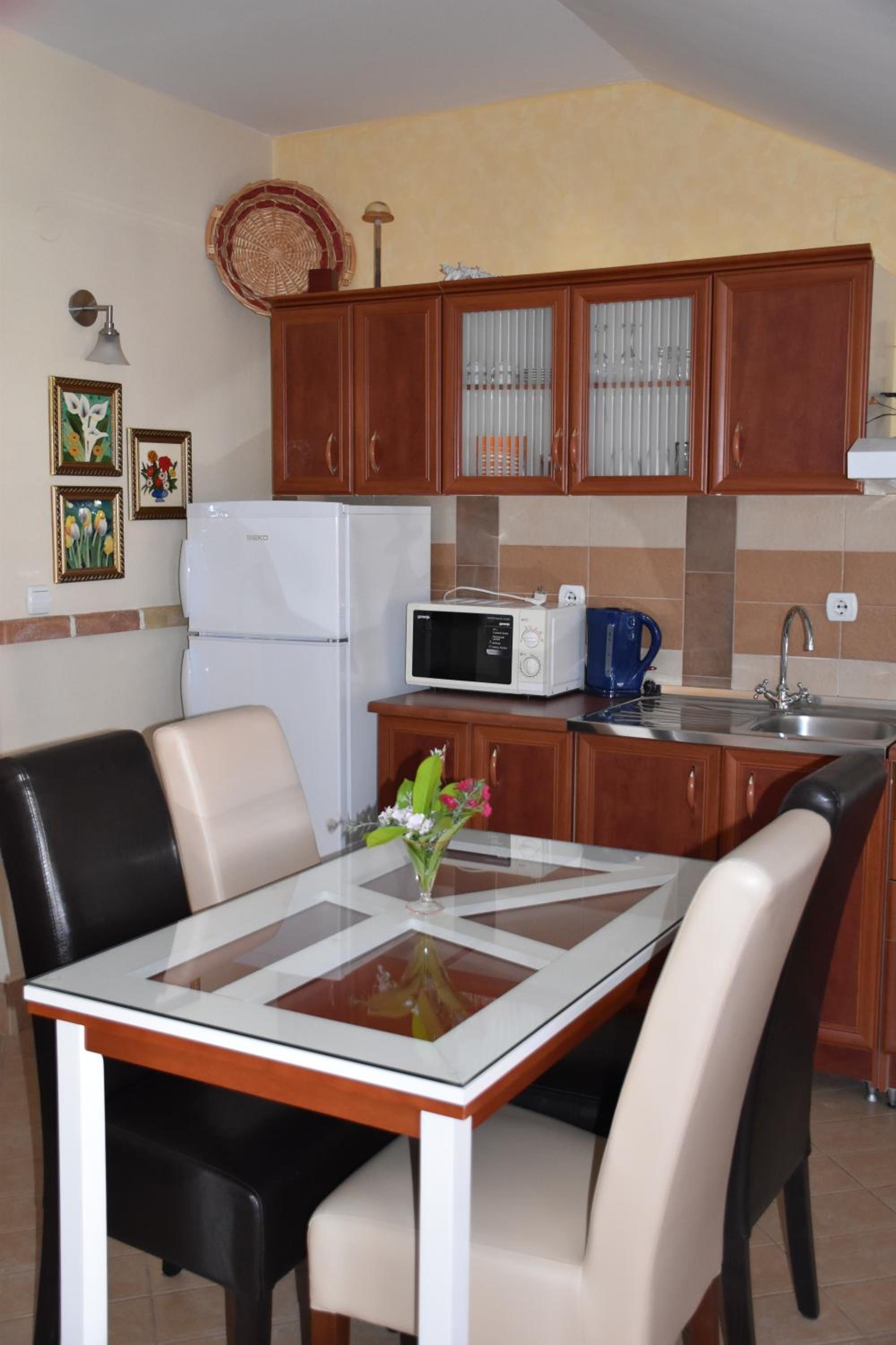 One-Bedroom Apartment with Balcony and Sea View photo 2