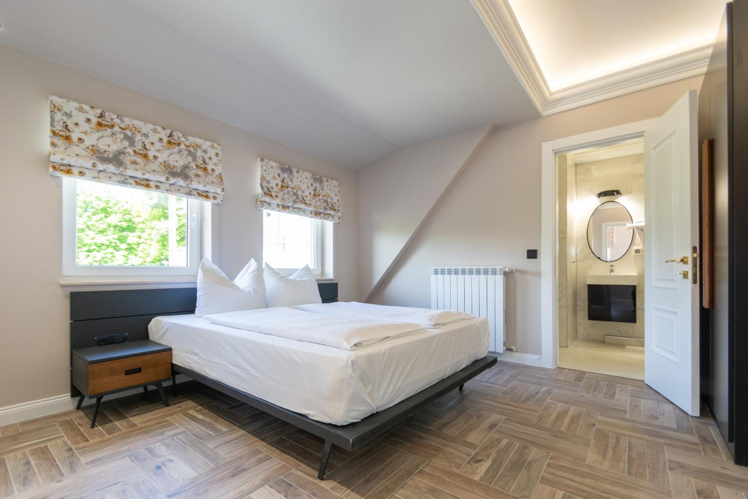 One-Bedroom Suite - Photo 9