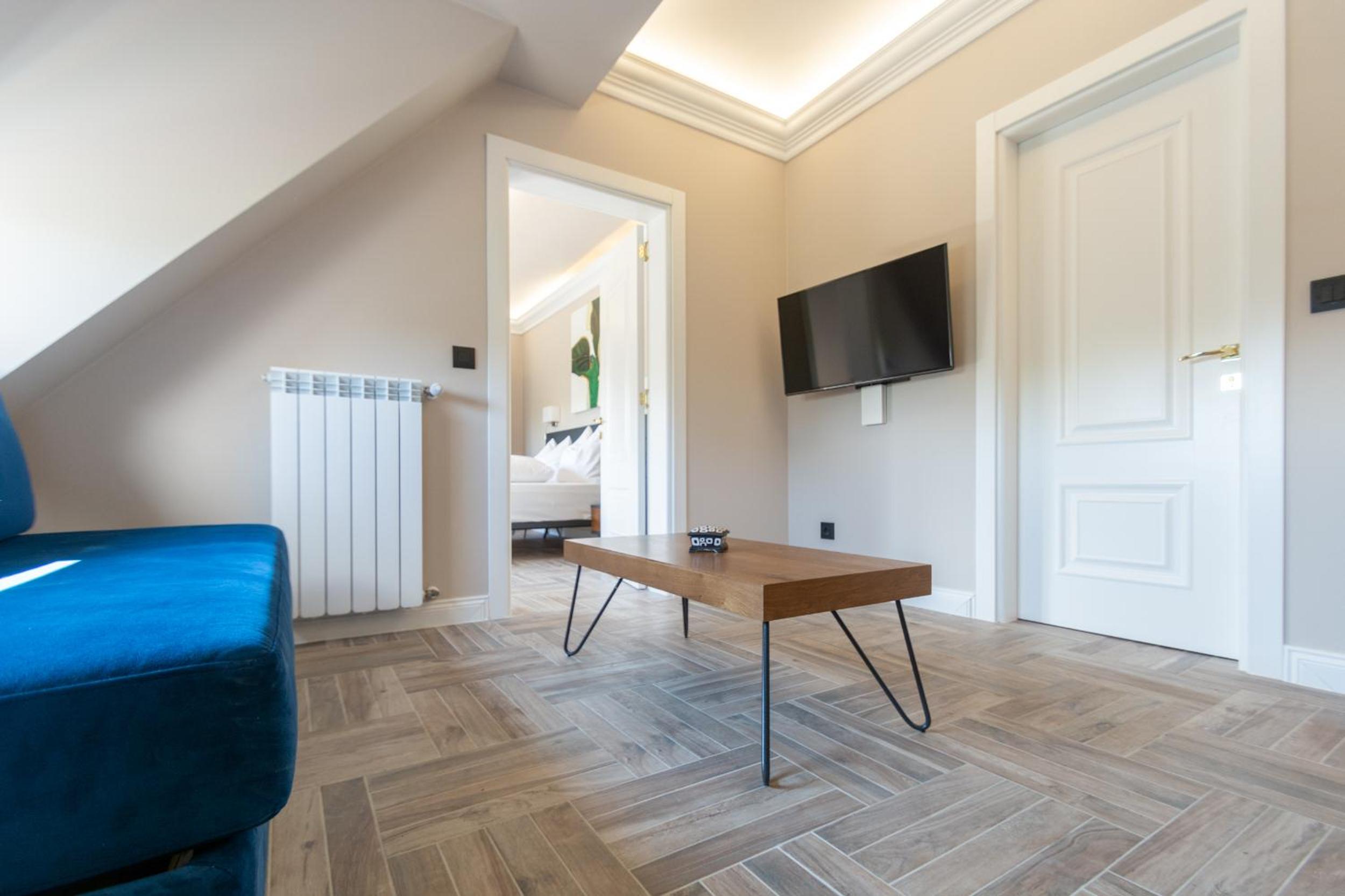 One-Bedroom Suite - Photo 3
