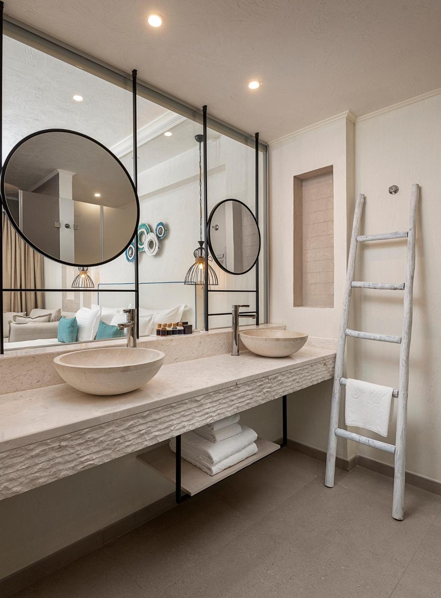 Deluxe Twin Room with Balcony - Photo 4