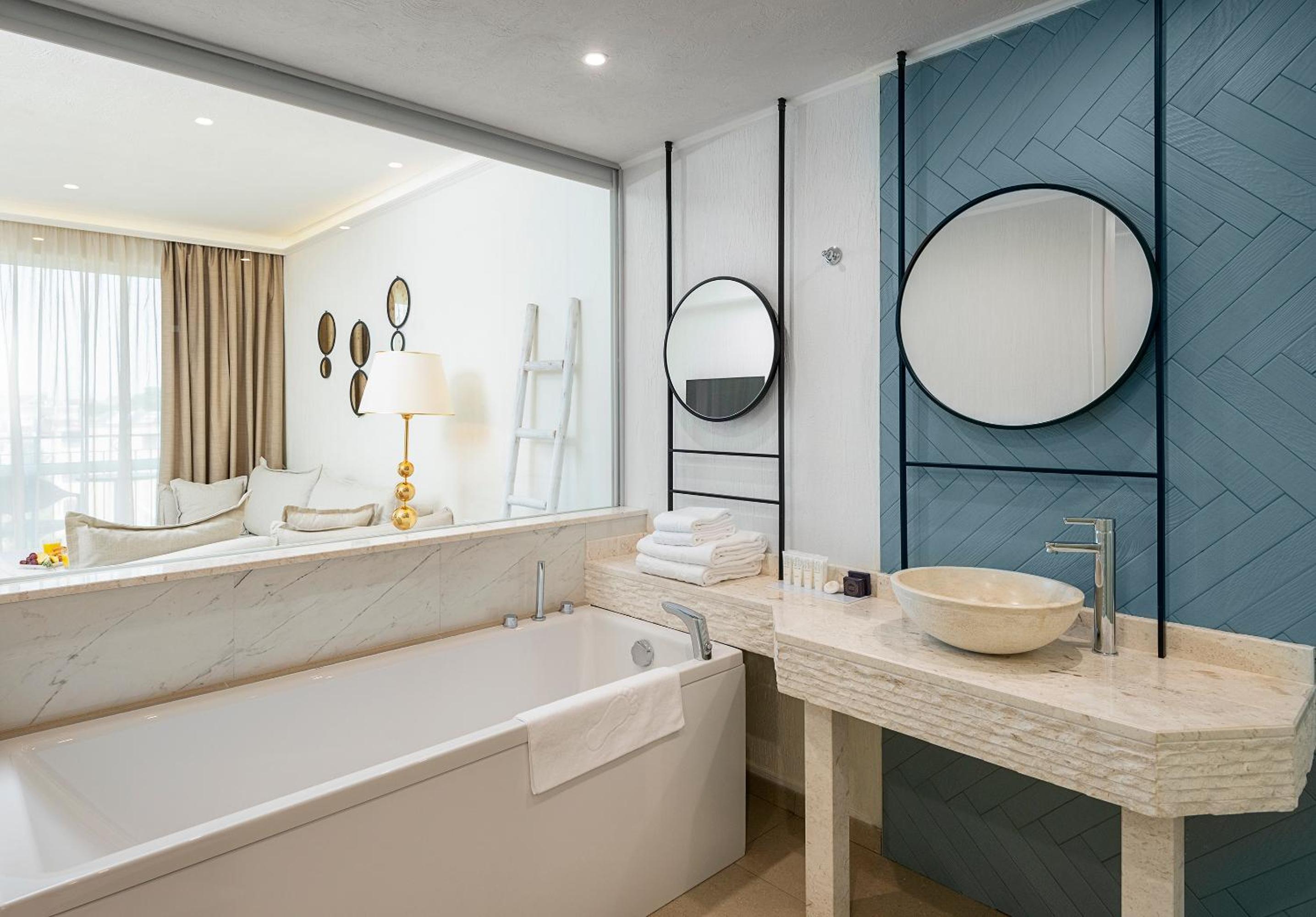 Family Suite with Balcony photo 2