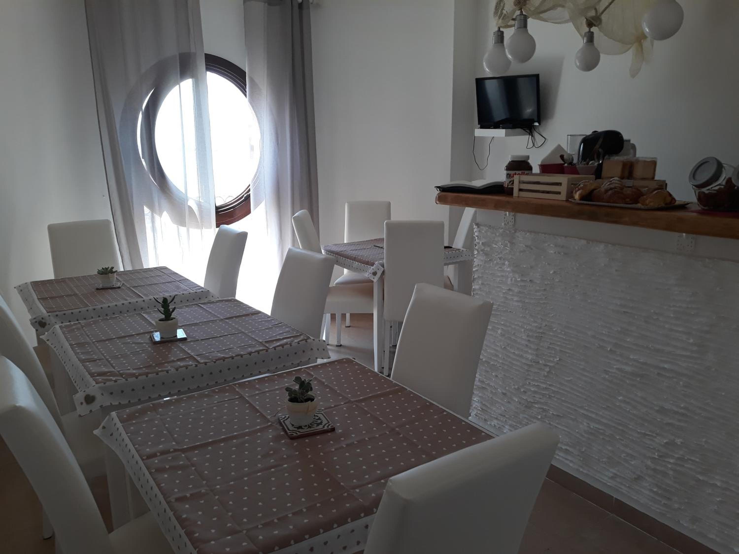 Triple Room with Private Bathroom - Photo 4