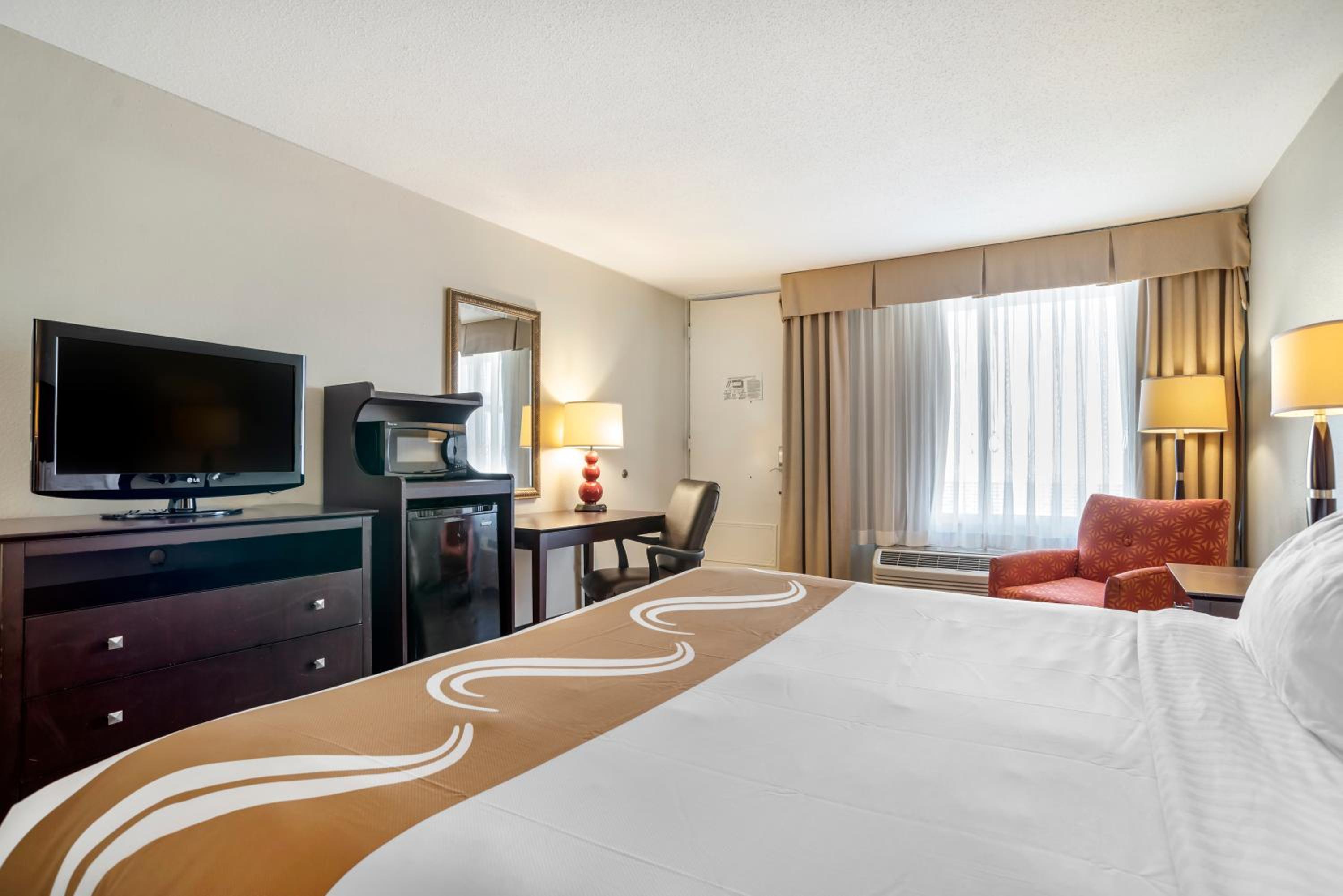 King Room - Non-Smoking photo 1