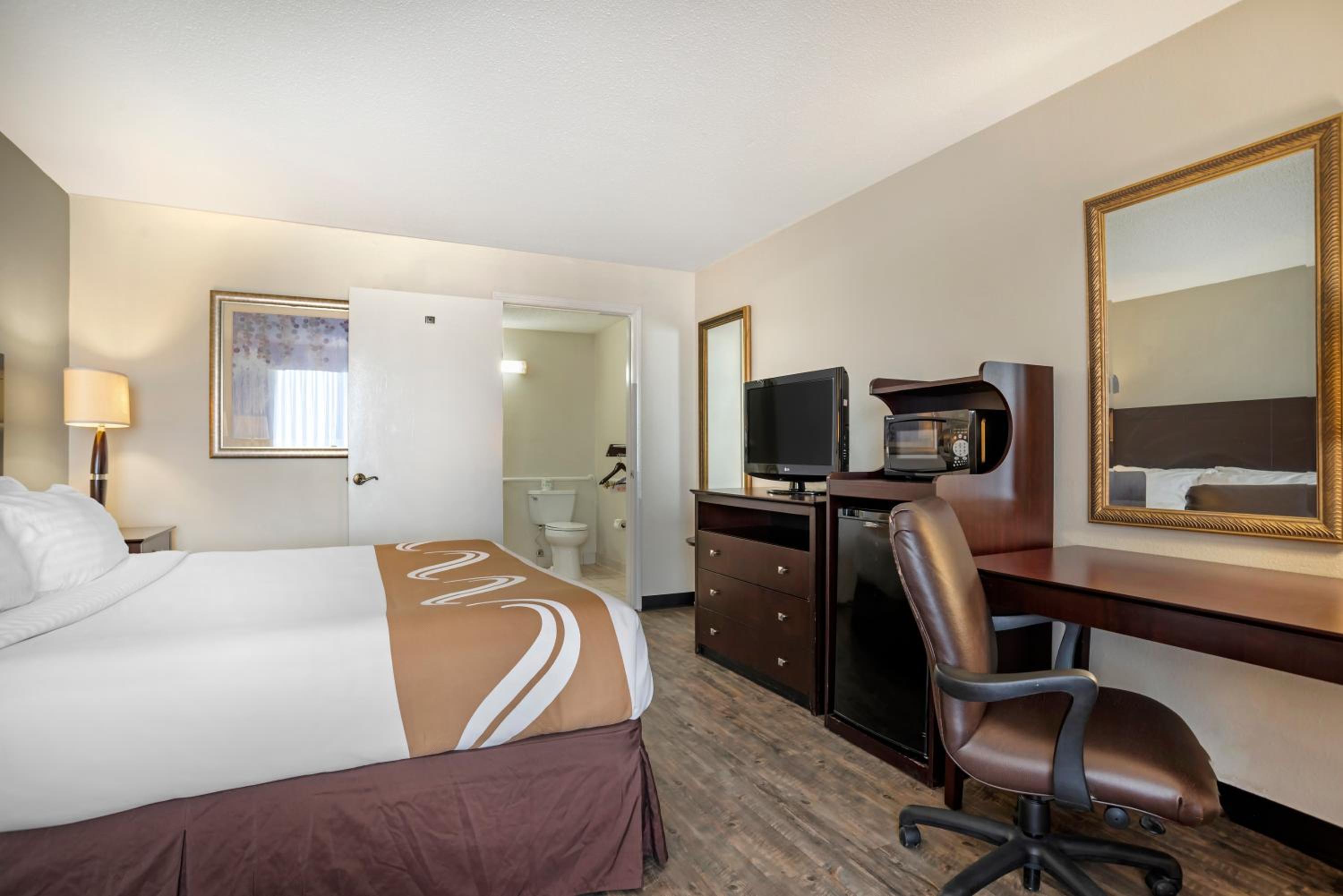 King Room - Non-Smoking photo 2