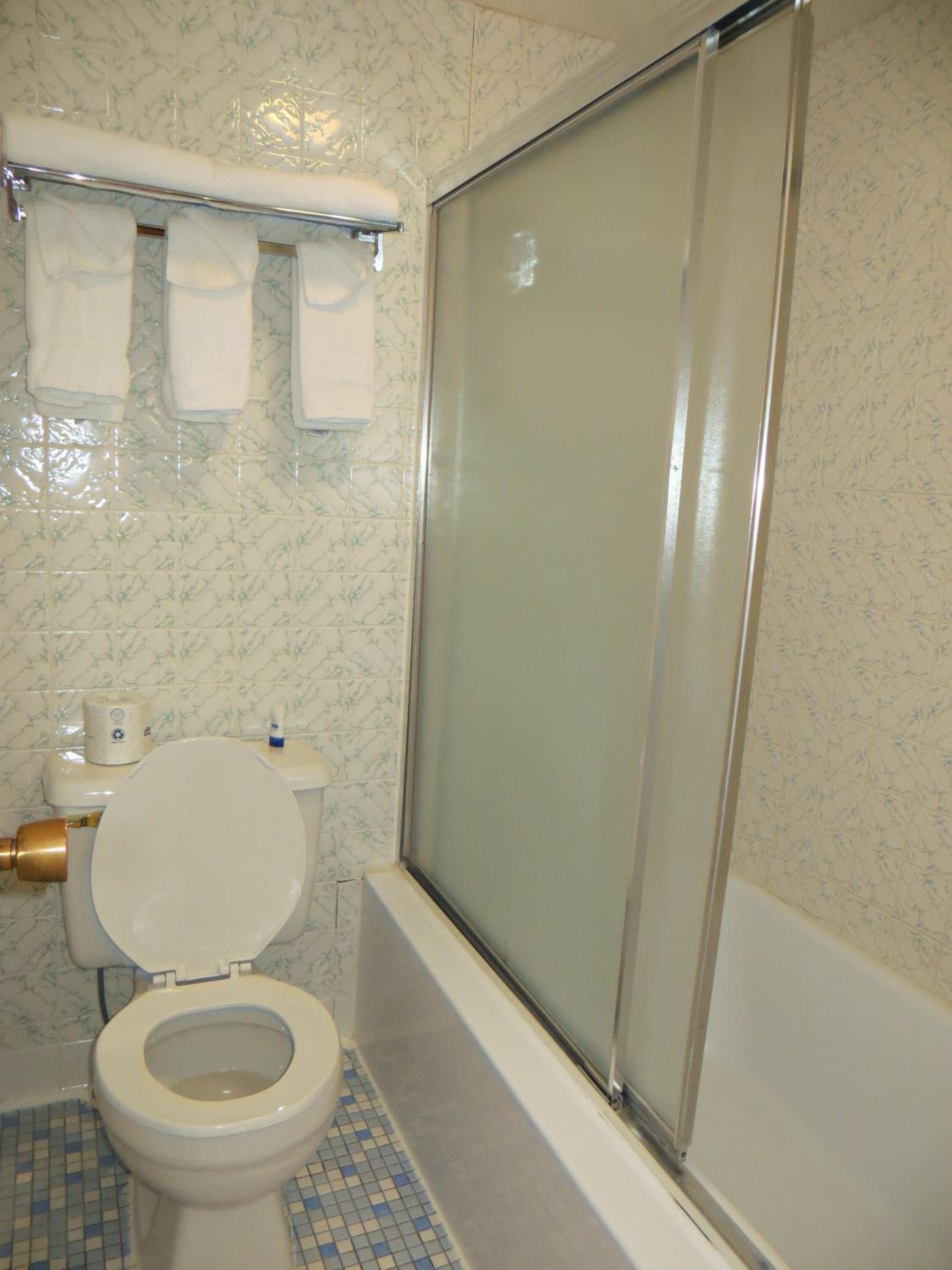 Standard Queen Room - Photo 5