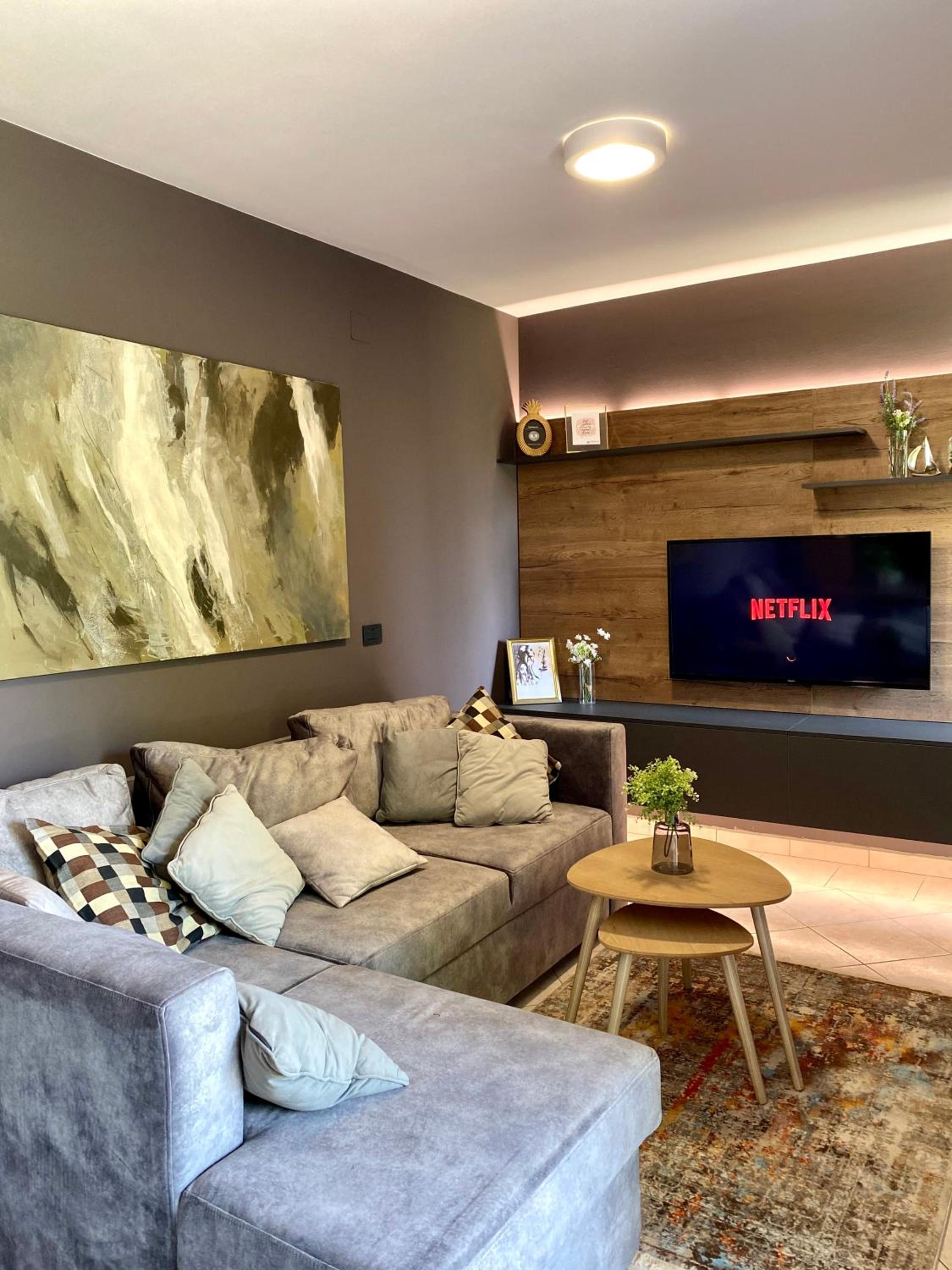 One-Bedroom Apartment - Photo 1