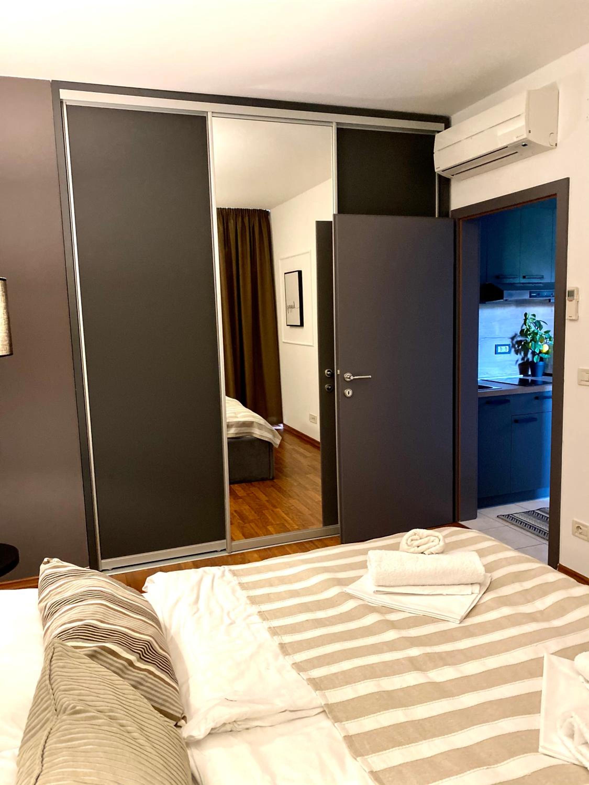 One-Bedroom Apartment - Photo 7